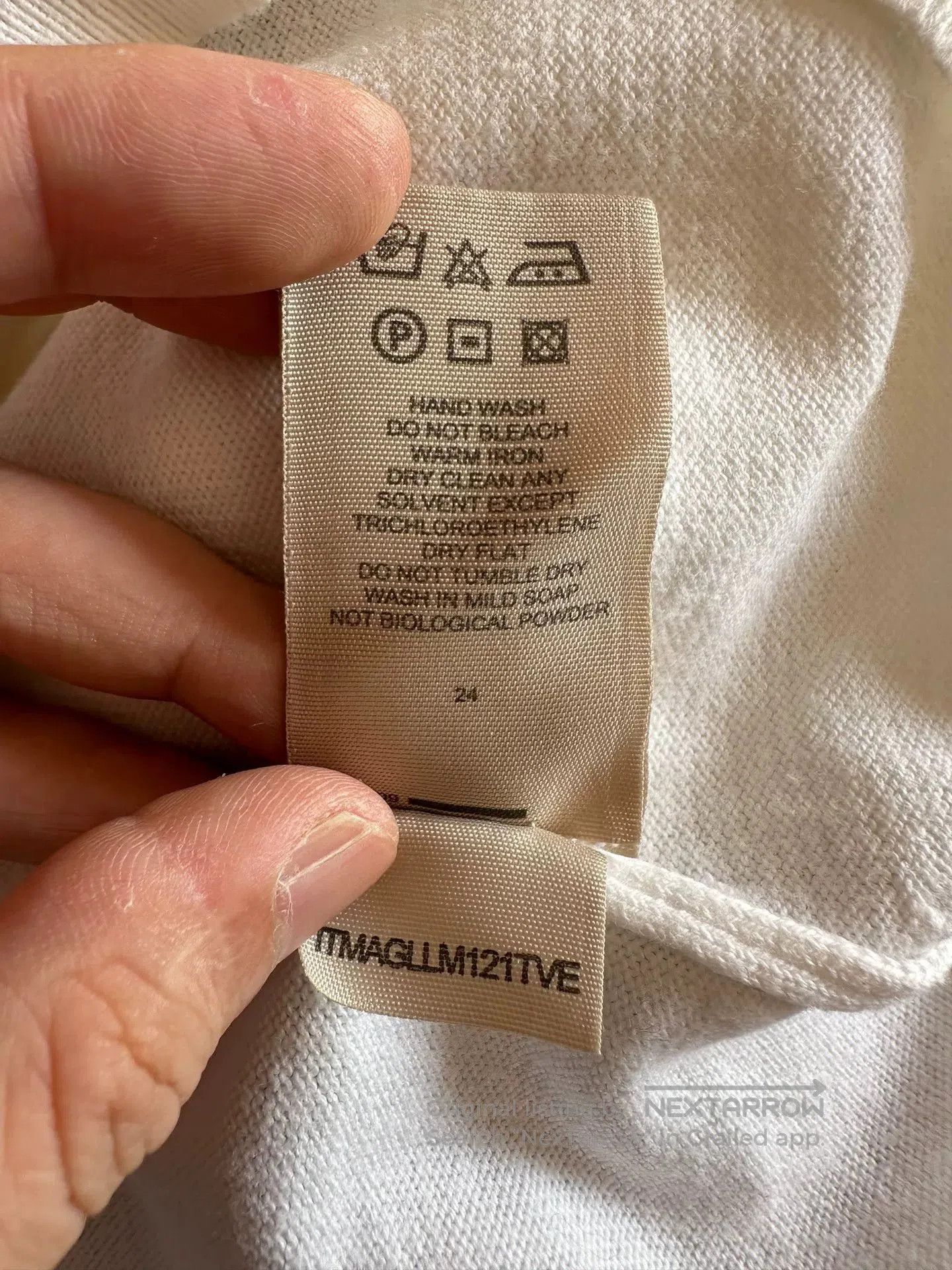 Burberry Burberry Women's White V. Size L / US 10 / IT 46 - 8 Thumbnail