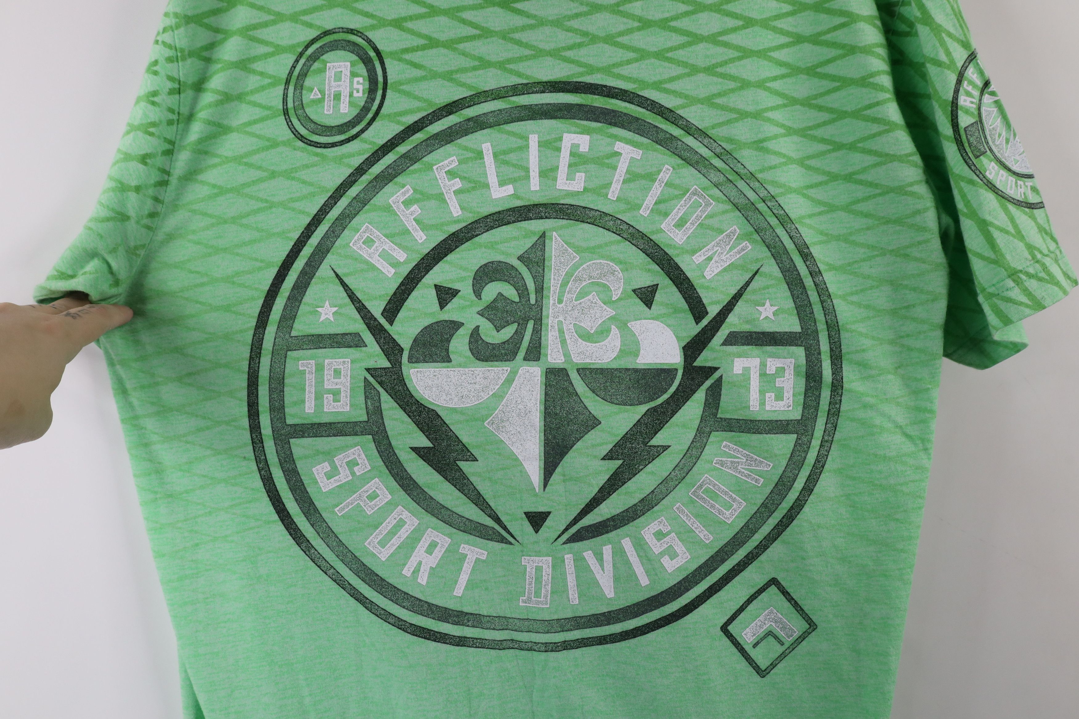 Affliction × Vintage Vintage Affliction de Lis Tribal MMA UFC Fighting T-Shirt Size US XL / EU 56 / 4 - 8 Thumbnail