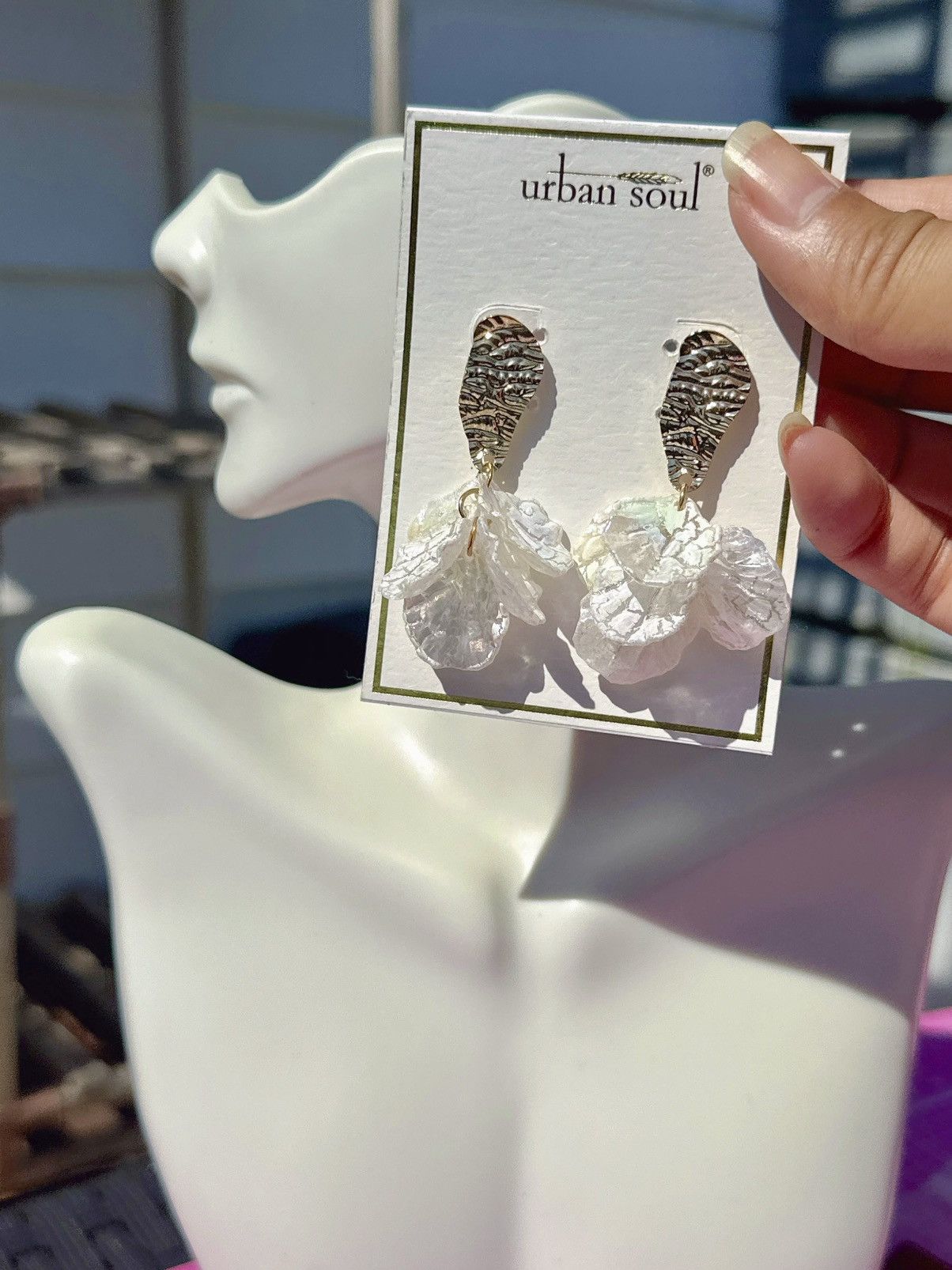 Designer Urban Soul snow sea shell flower drop earrings gold tone Size ONE SIZE - 1 Thumbnail