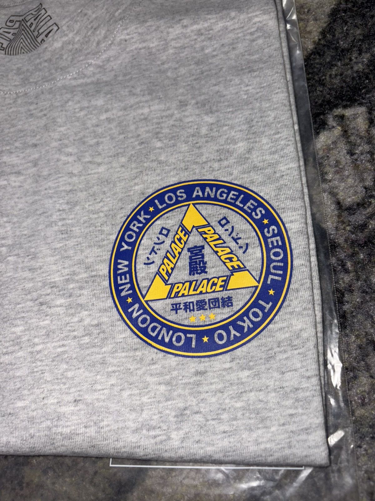 Palace Palace Hi Ya T-Shirt Grey Size US XXL / EU 58 / 5 - 3 Thumbnail