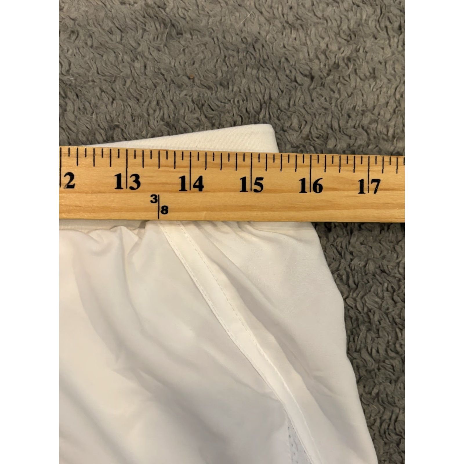 Under Armour Under Armour Shorts Women M White Running Lined Athletic Heatgear Size 32" / US 10 / IT 46 - 3 Thumbnail