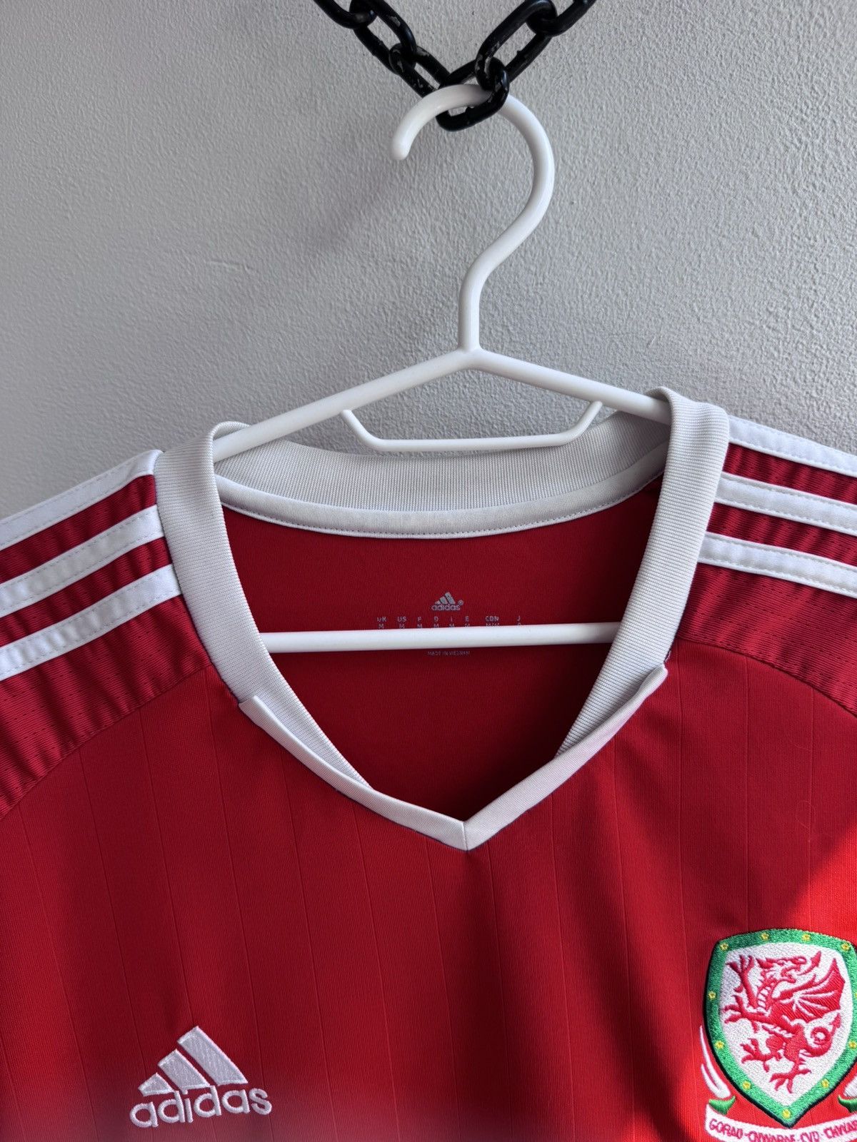 Adidas WALES 2016 2017 HOME FOOTBALL SHIRT SOCCER JERSEY ADIDAS M Size US M / EU 48-50 / 2 - 5 Thumbnail