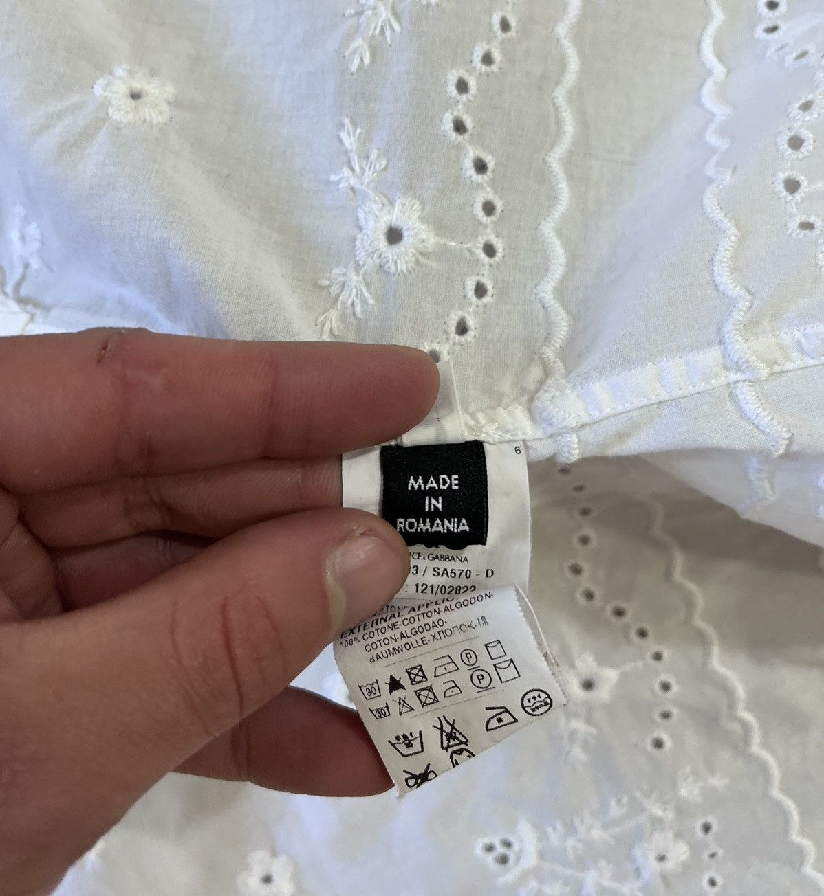 Dolce & Gabbana Dolce & Gabbana White Eyelet Embroidered Blouse Ruffle Front Size M / US 6-8 / IT 42-44 - 14 Thumbnail