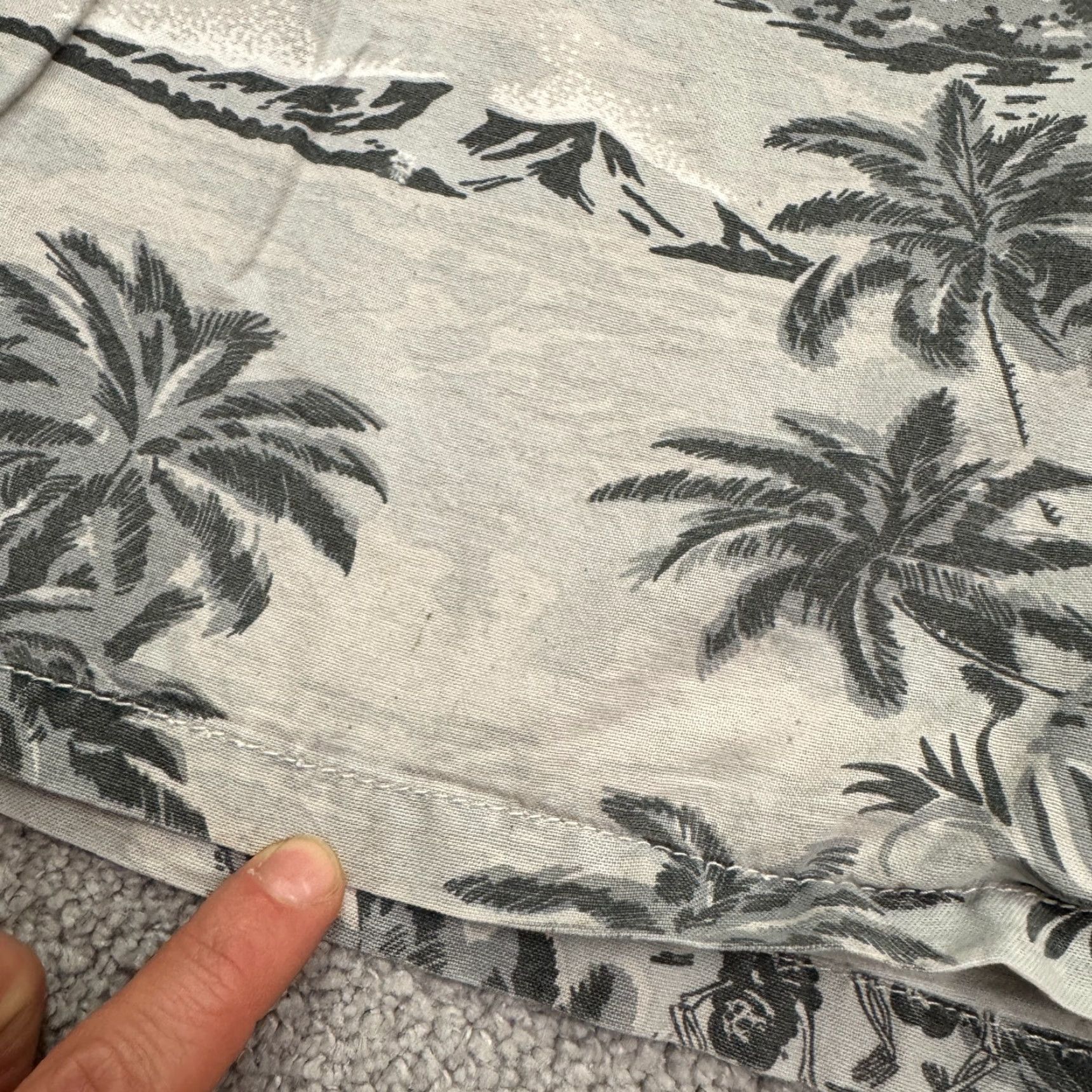 Quiksilver VINTAGE Quicksilver Hawaiian Skeleton Shorts Mens Large Gray Cotton Casual Beachwear Festival 90s Mens Size US 33 - 6 Thumbnail