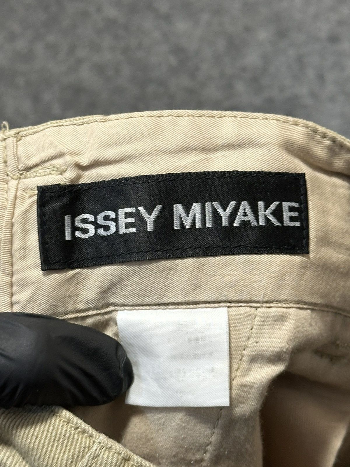 Issey Miyake Issey Miyake men's cotton pants in beige. Size US 36 / EU 52 - 17 Thumbnail