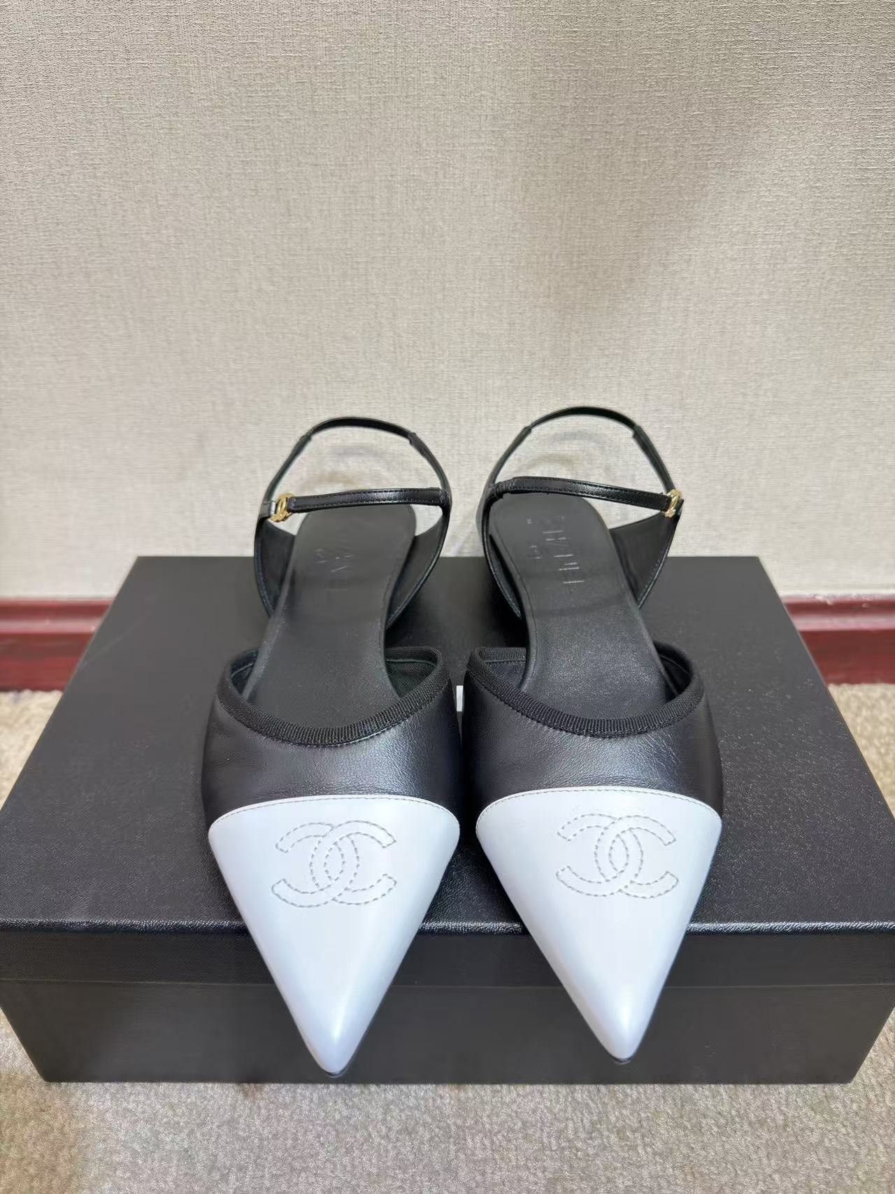 Chanel Chanel Leather Sandals us_9-5 Women Size US 9.5 / IT 39.5 - 1 Thumbnail