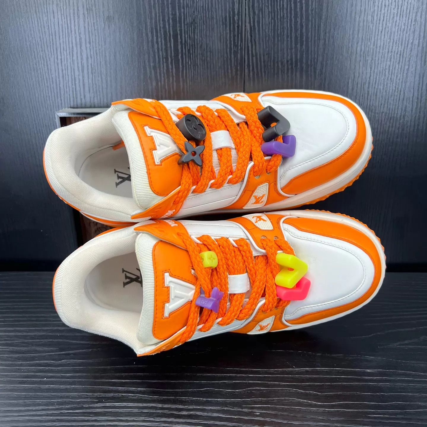 Louis Vuitton lv maxi white & orange 42 original box Size US 9 / EU 42 - 3 Thumbnail