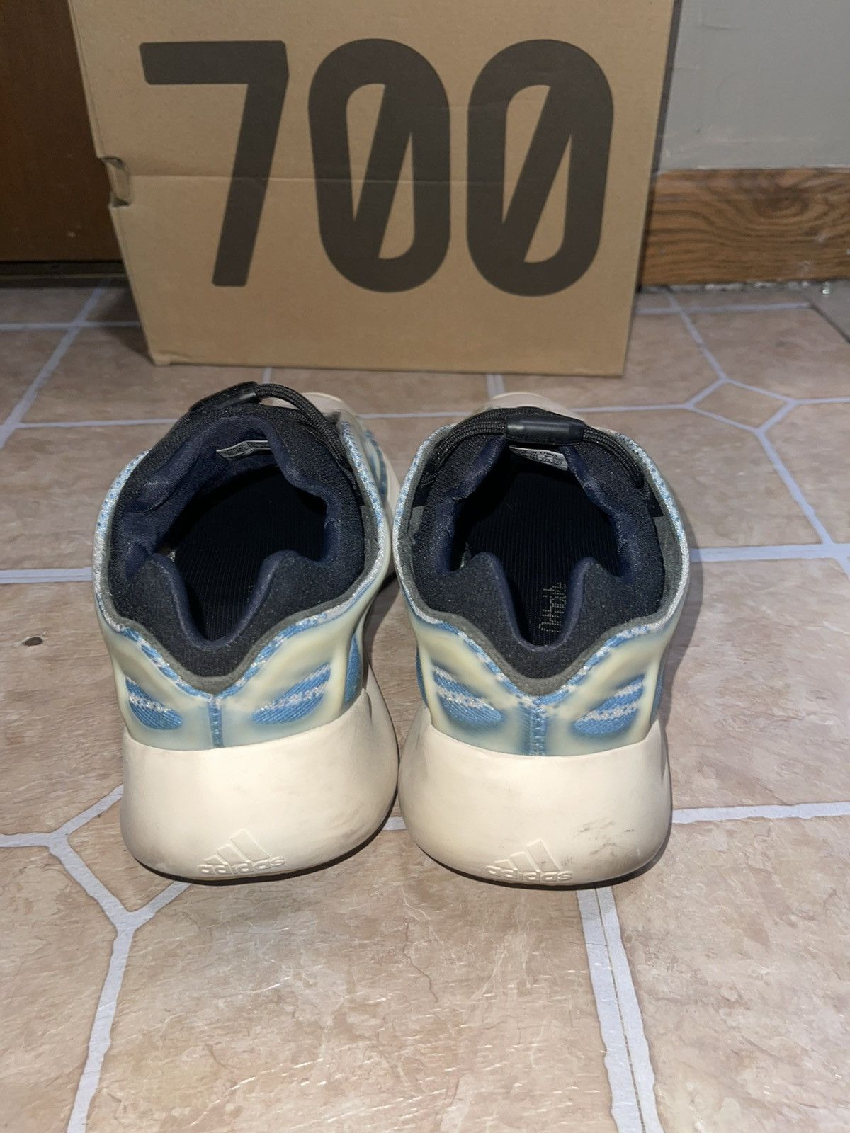 Yeezy Yeezy 700 V3 Kyanit Size US 9 / EU 42 - 7 Thumbnail