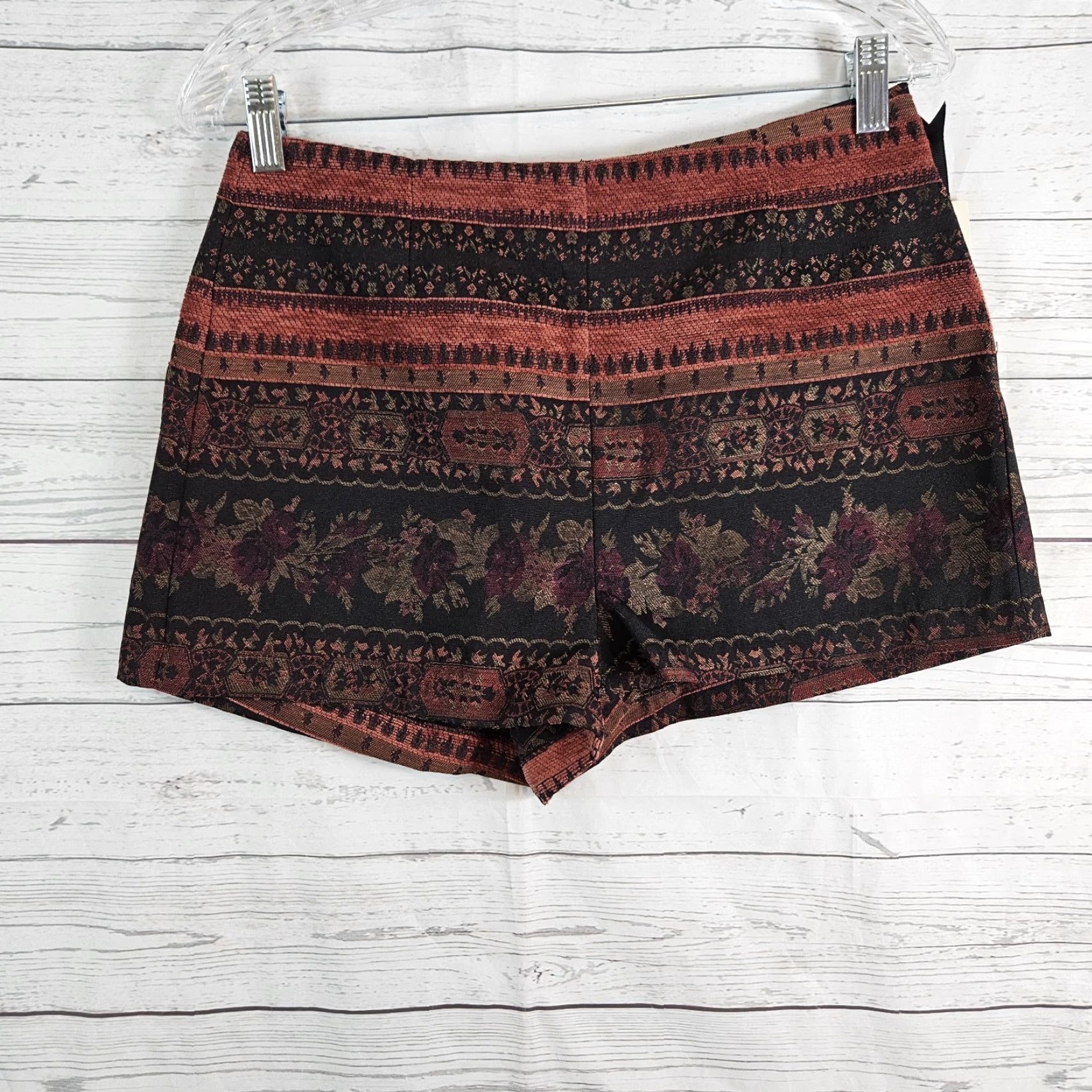 BB Dakota BB Dakota Womens Shorts Sz 10 High Rise Black Burgundy Floral Striped Size 32" / US 10 / IT 46 - 2 Thumbnail