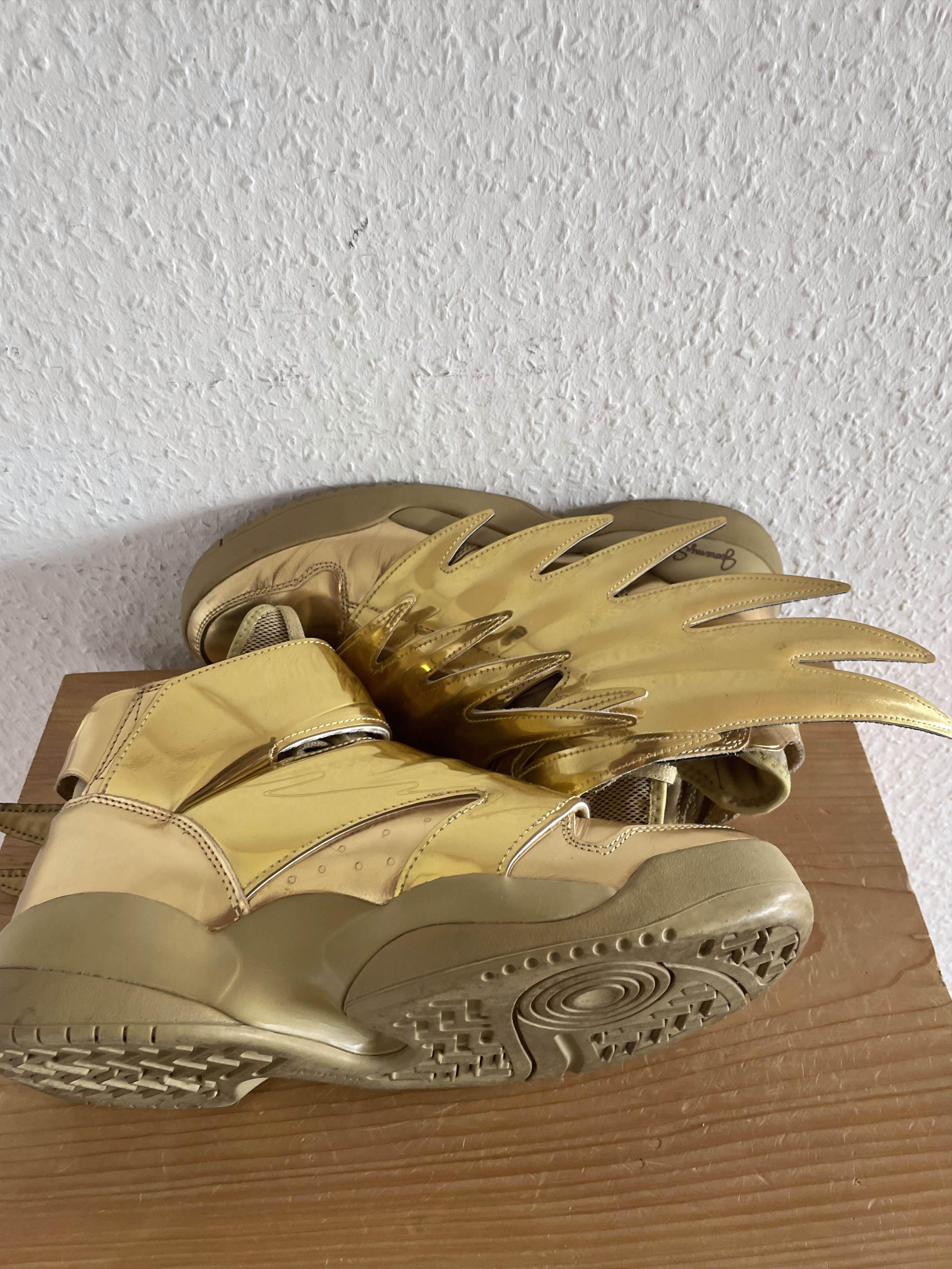 Adidas × Jeremy Scott Wings 3.0 Gold Metallic Size US 8 / EU 41 - 11 Thumbnail