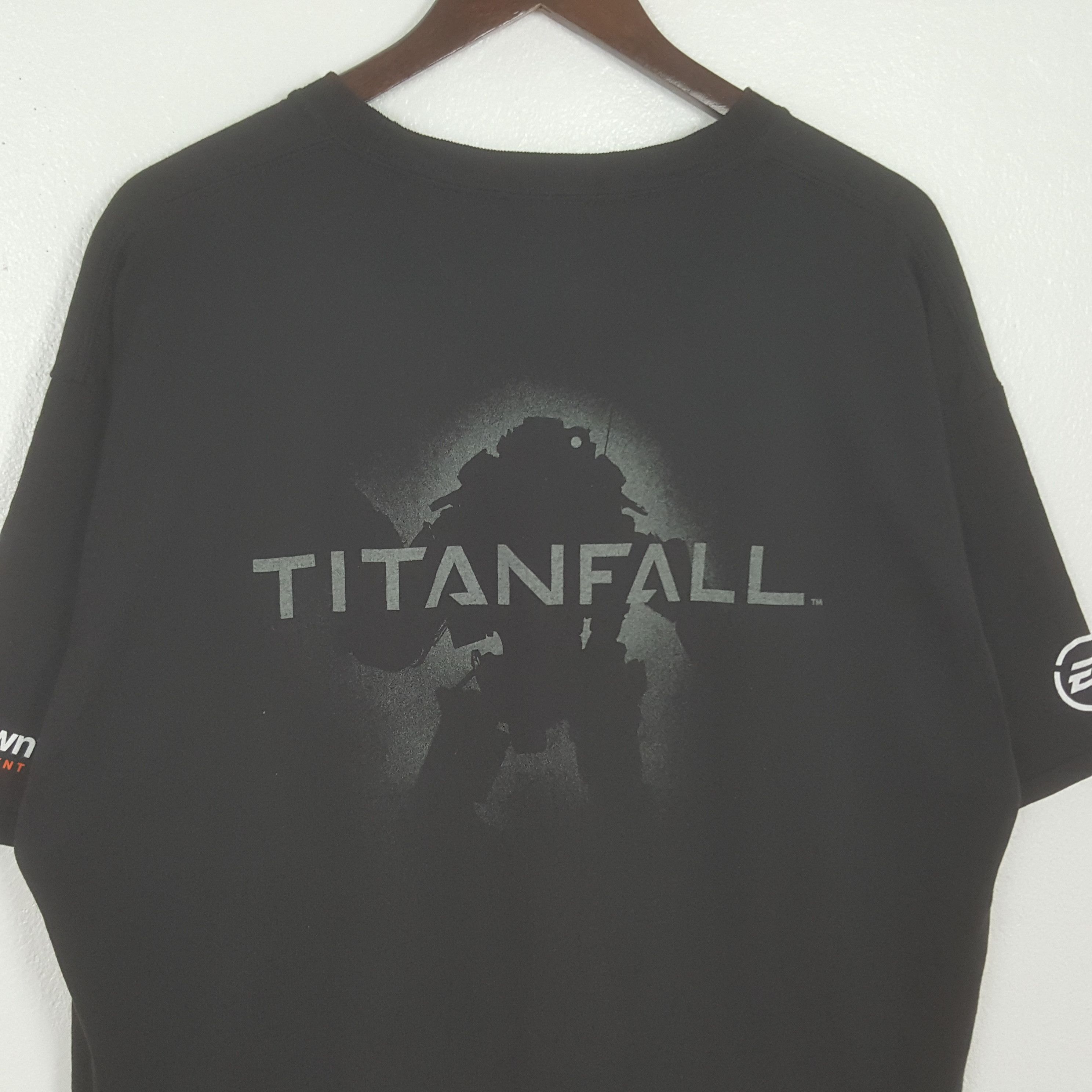 Vintage Vintage Titanfall Streetwear EA Tshirt Size US XL / EU 56 / 4 - 2 Thumbnail