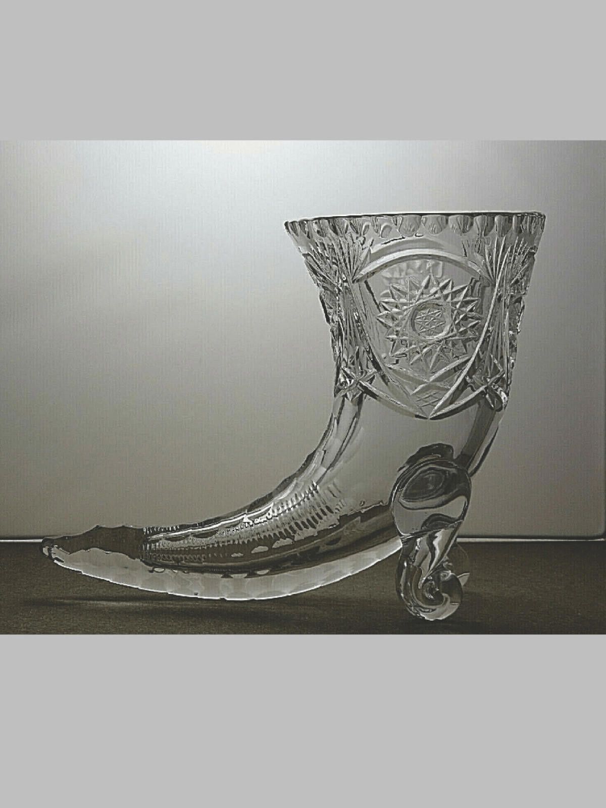 The Unbranded Brand Large Cut Crystal Cornucopia Horn Footed Vase 8 3/4" Size ONE SIZE - 1 Thumbnail