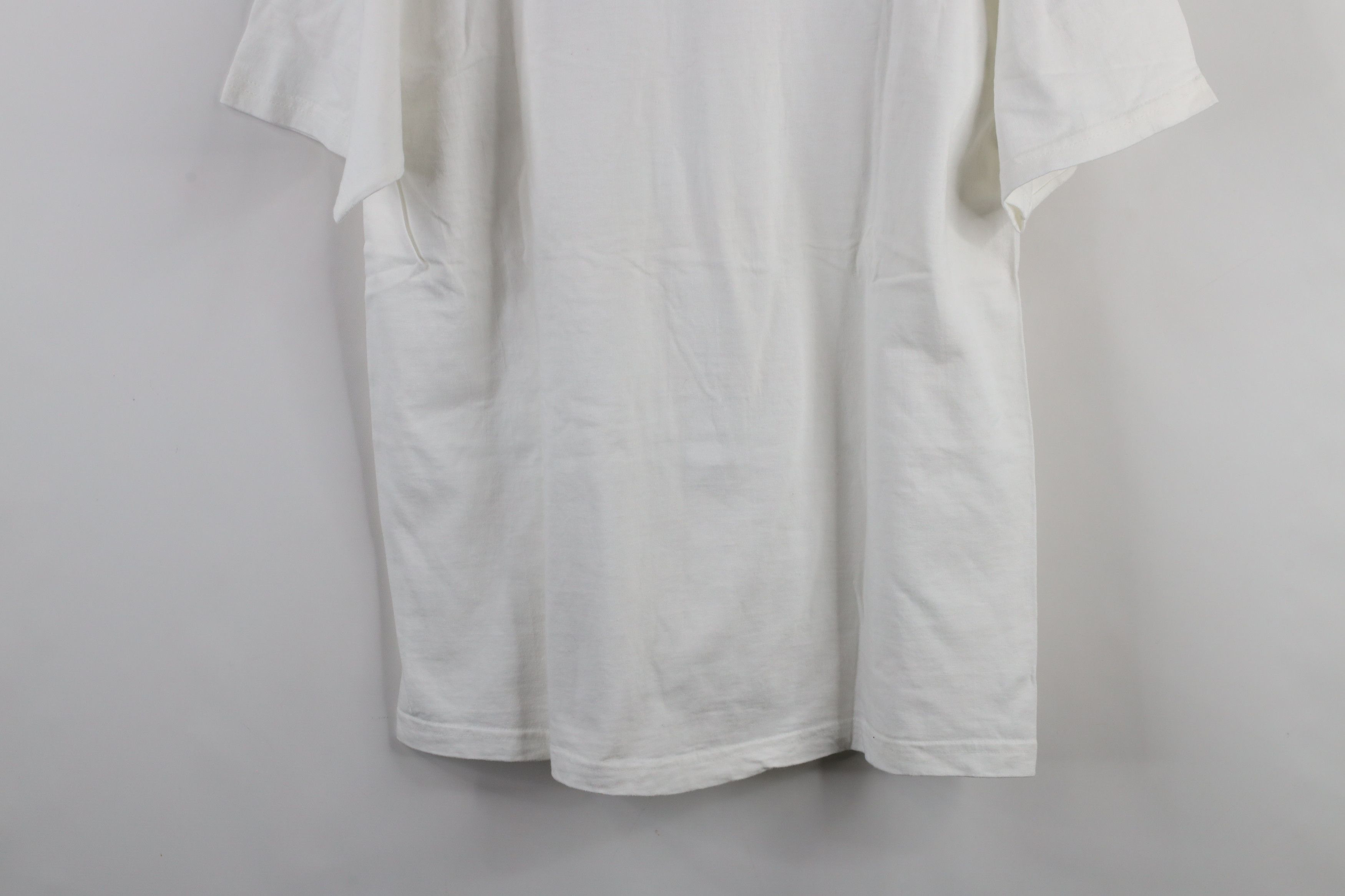 Vintage Vintage 90s Warner Brothers Flag Shield Logo T-Shirt White Size US XL / EU 56 / 4 - 9 Thumbnail