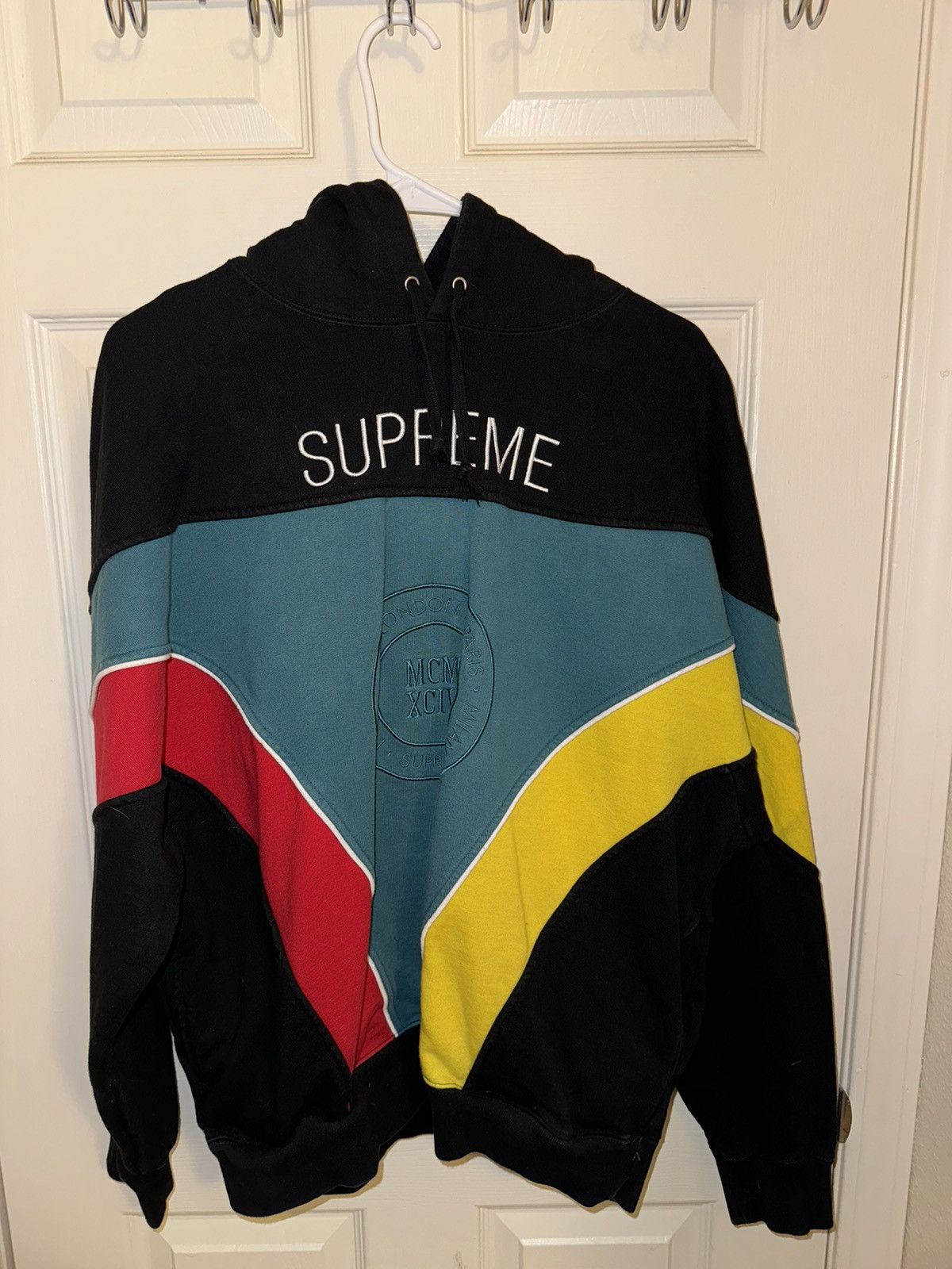 image of Supreme Milan Hooded Sweatshirt in Black/Red, Men's (Size Medium)
