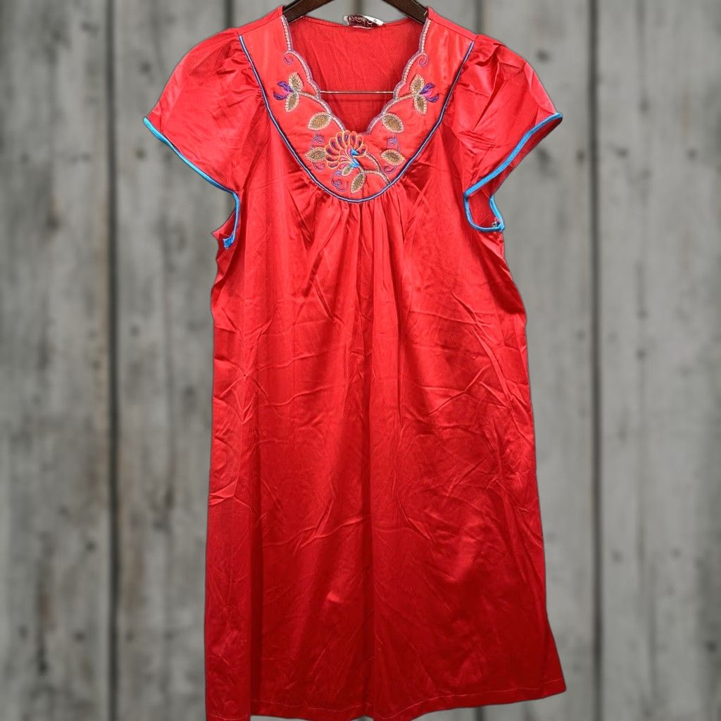 Vintage VINTAGE Vanity Fair Nightgown Womens Medium Slip Nylon Red Embroider Sissy READ Size ONE SIZE - 1 Thumbnail
