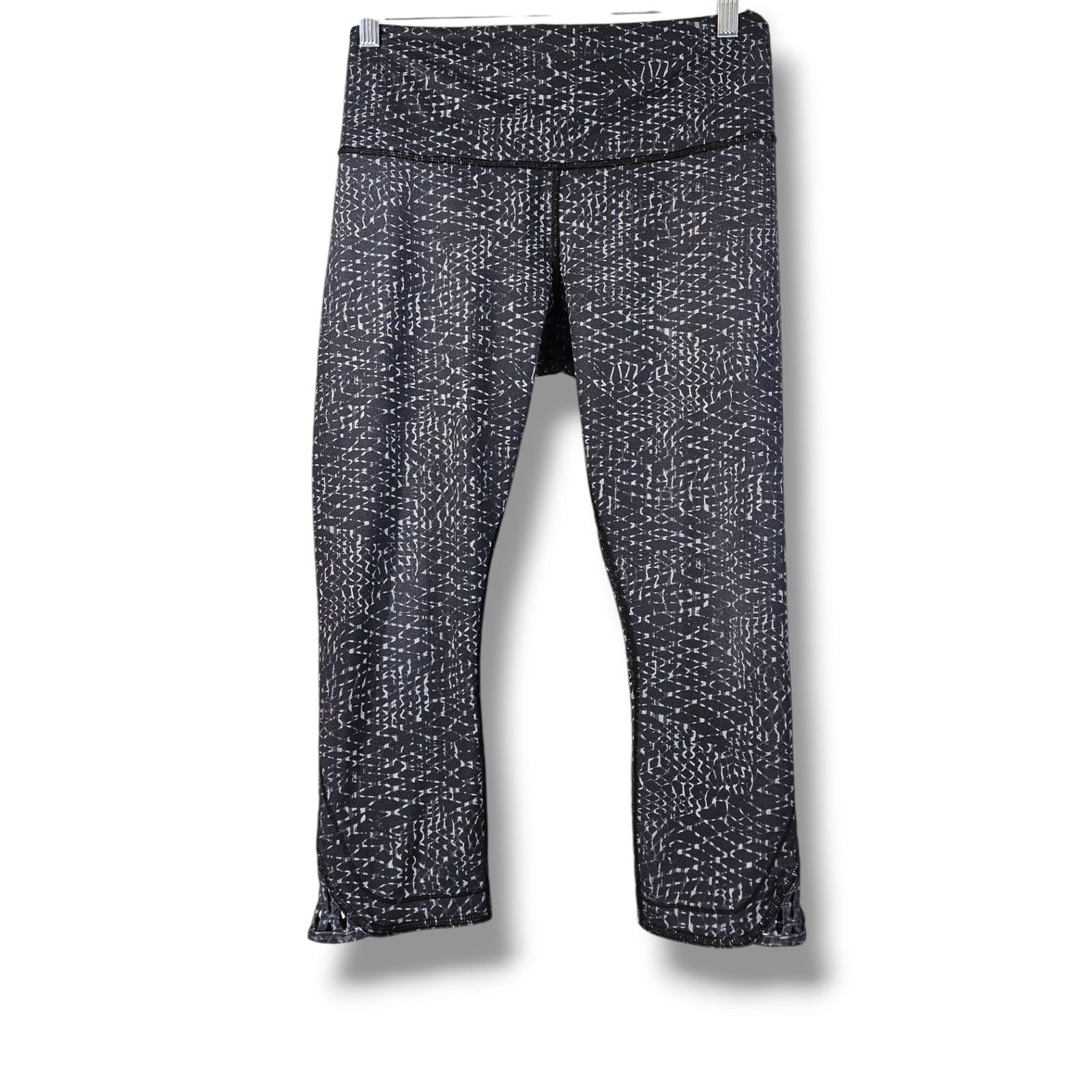 Lululemon EUC Lululemon True Self Crop II Pants Sz. 6 Battleship Black Size 28" / US 6 / IT 42 - 4 Thumbnail