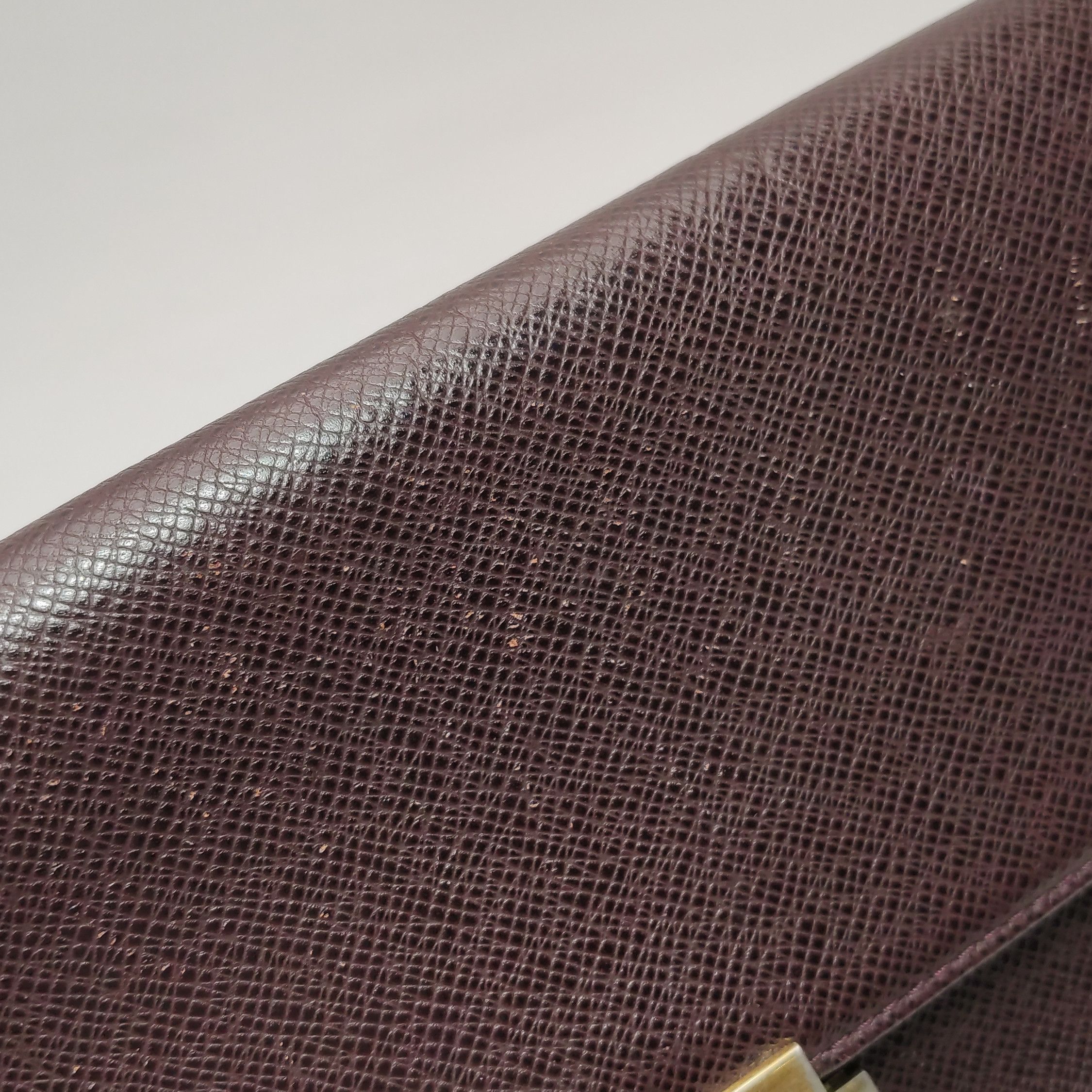 Louis Vuitton Louis Vuitton (LV) Cowhide Solid Metal Lock Flap Clutch -y2 Size ONE SIZE - 3 Thumbnail