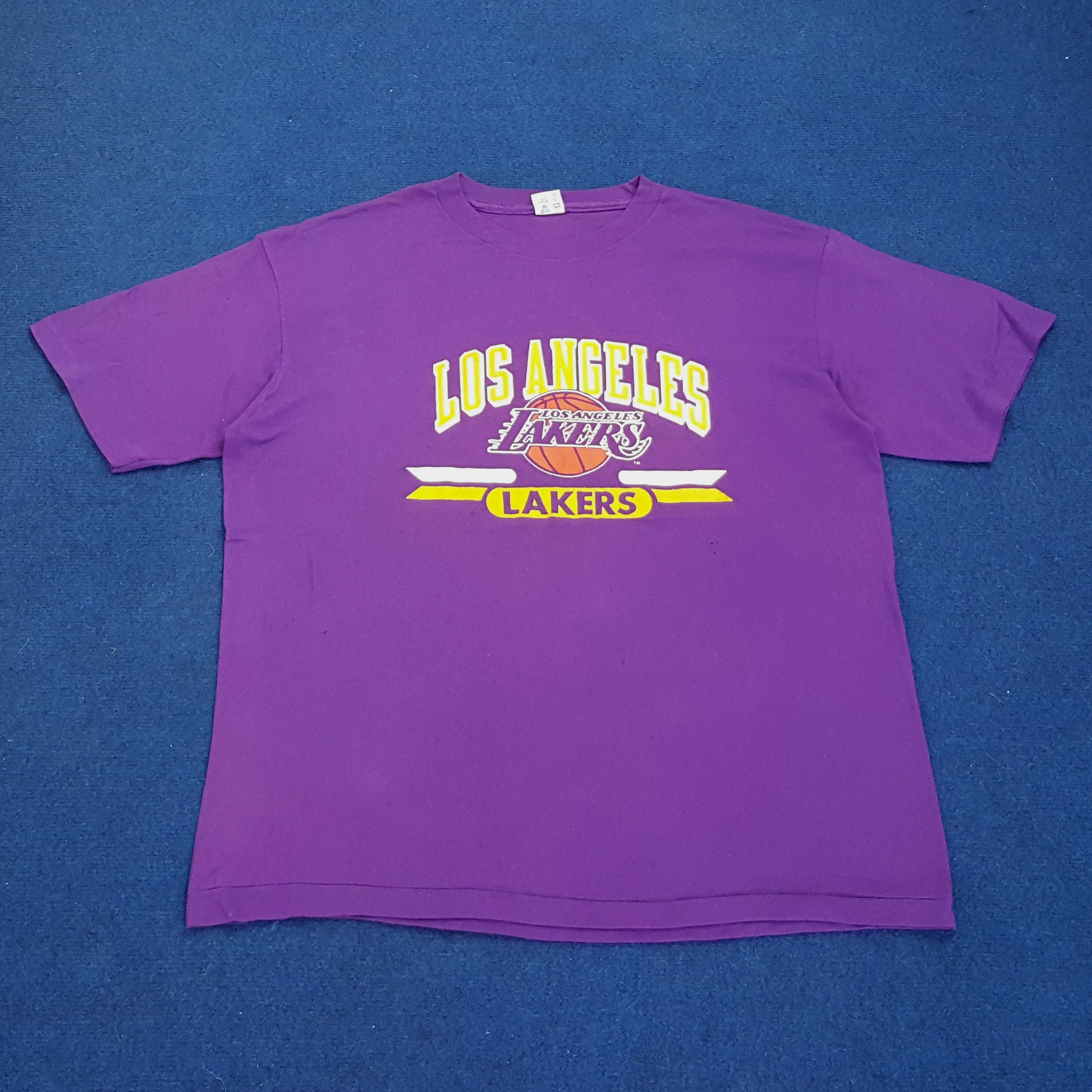 NBA × Vintage Vintage Los Angele Lakers Basketball Team Sports T-shirt Size US XL / EU 56 / 4 - 1 Thumbnail
