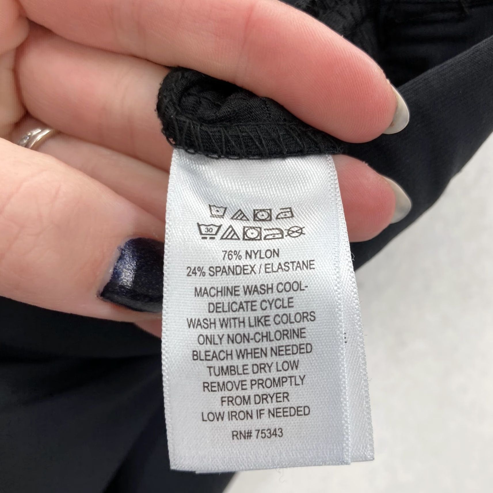 Tommy Bahama Tommy Bahama Pants Womens Black Elastic Zip Pocket Ankle Tapered 28in Inseam Nylon Spandex Golf & Tennis Pockets Preppy Size 32" / US 10 / IT 46 - 4 Thumbnail