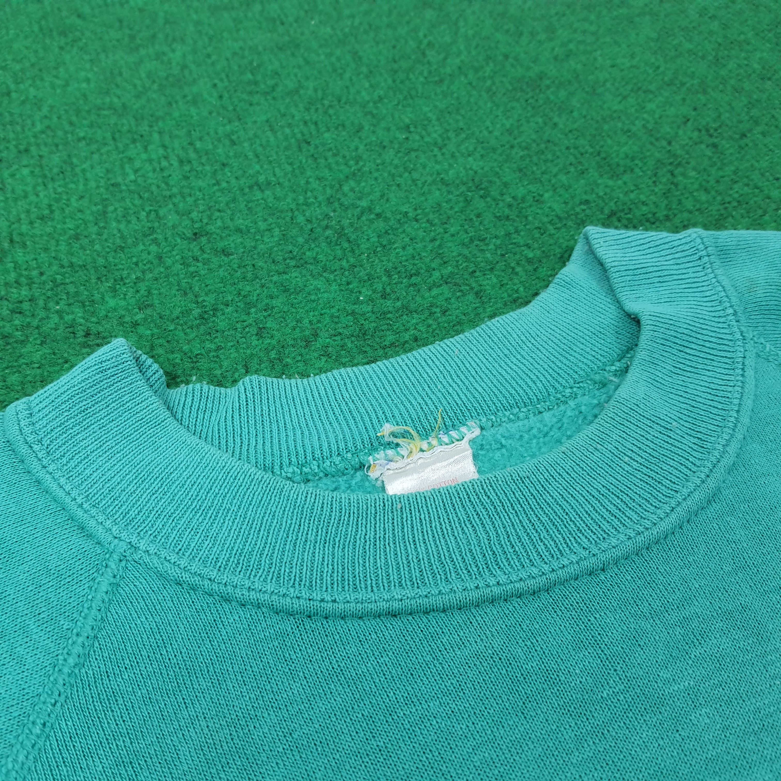 Vintage Vintage Devils Point Sweatshirt C233N18 Size US L / EU 52-54 / 3 - 4 Thumbnail