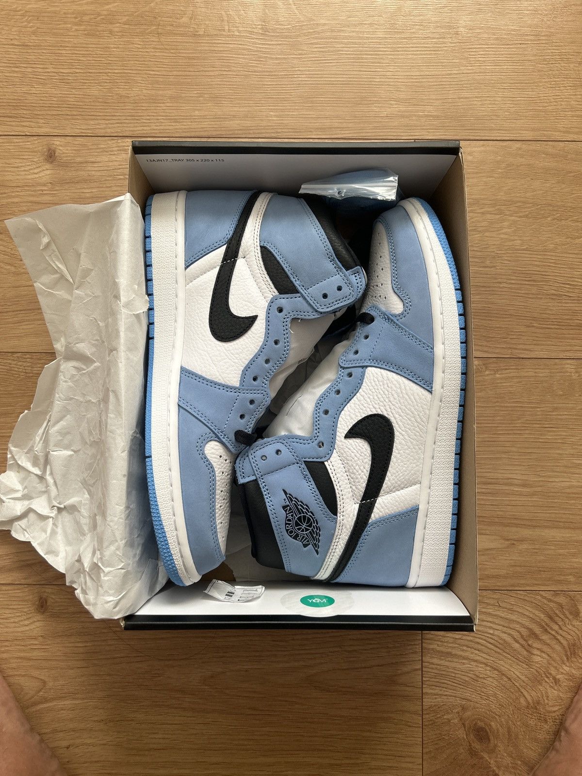 Jordan Brand Air Jordan 1 Retro High OG “University Blue” 2021 Size US 9.5 / EU 42-43 - 1 Thumbnail