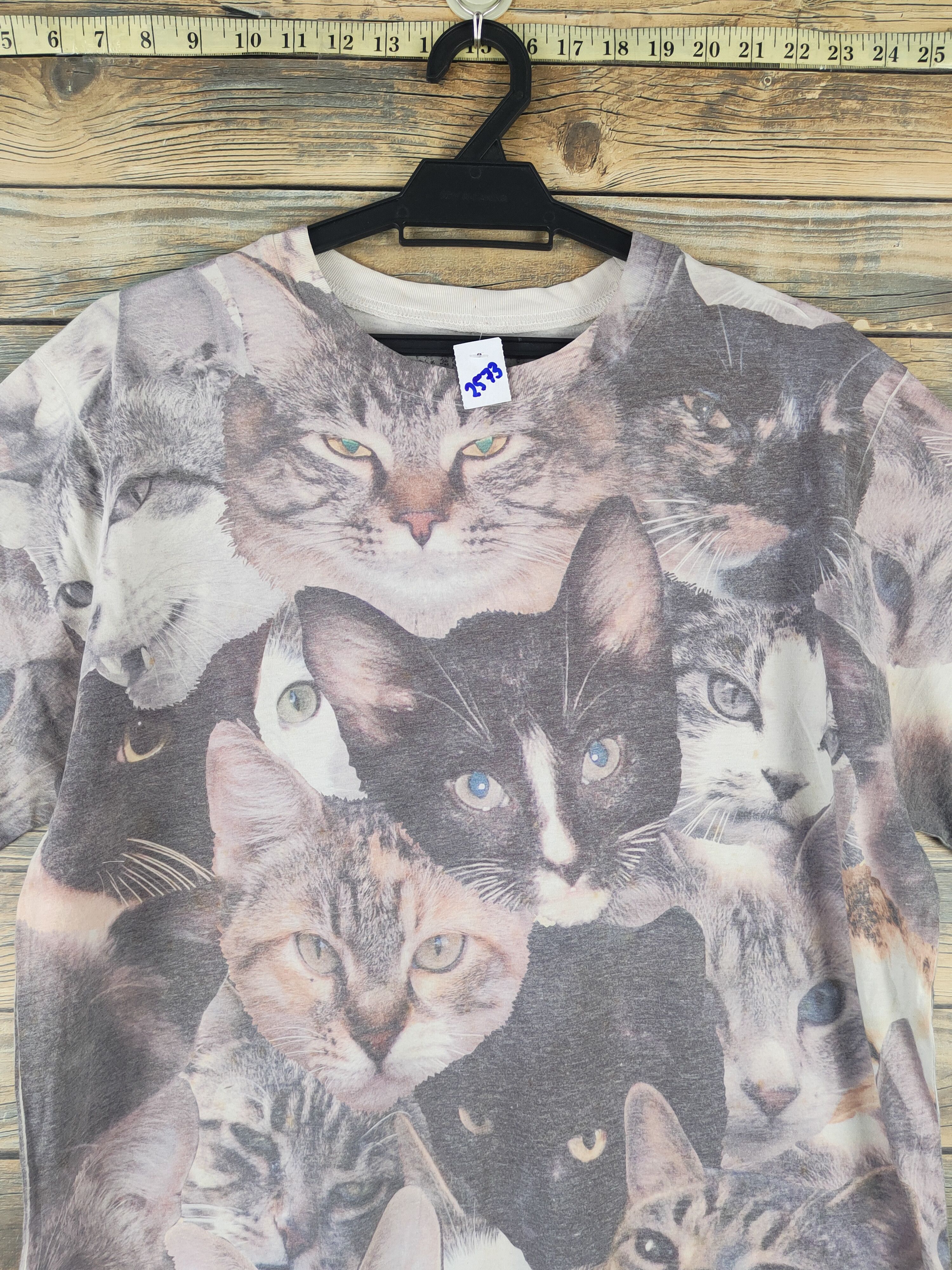 Vintage DL Cat fullprint vintage Ivory Short Sleeve T-shirt #2573 Size US L / EU 52-54 / 3 - 2 Thumbnail