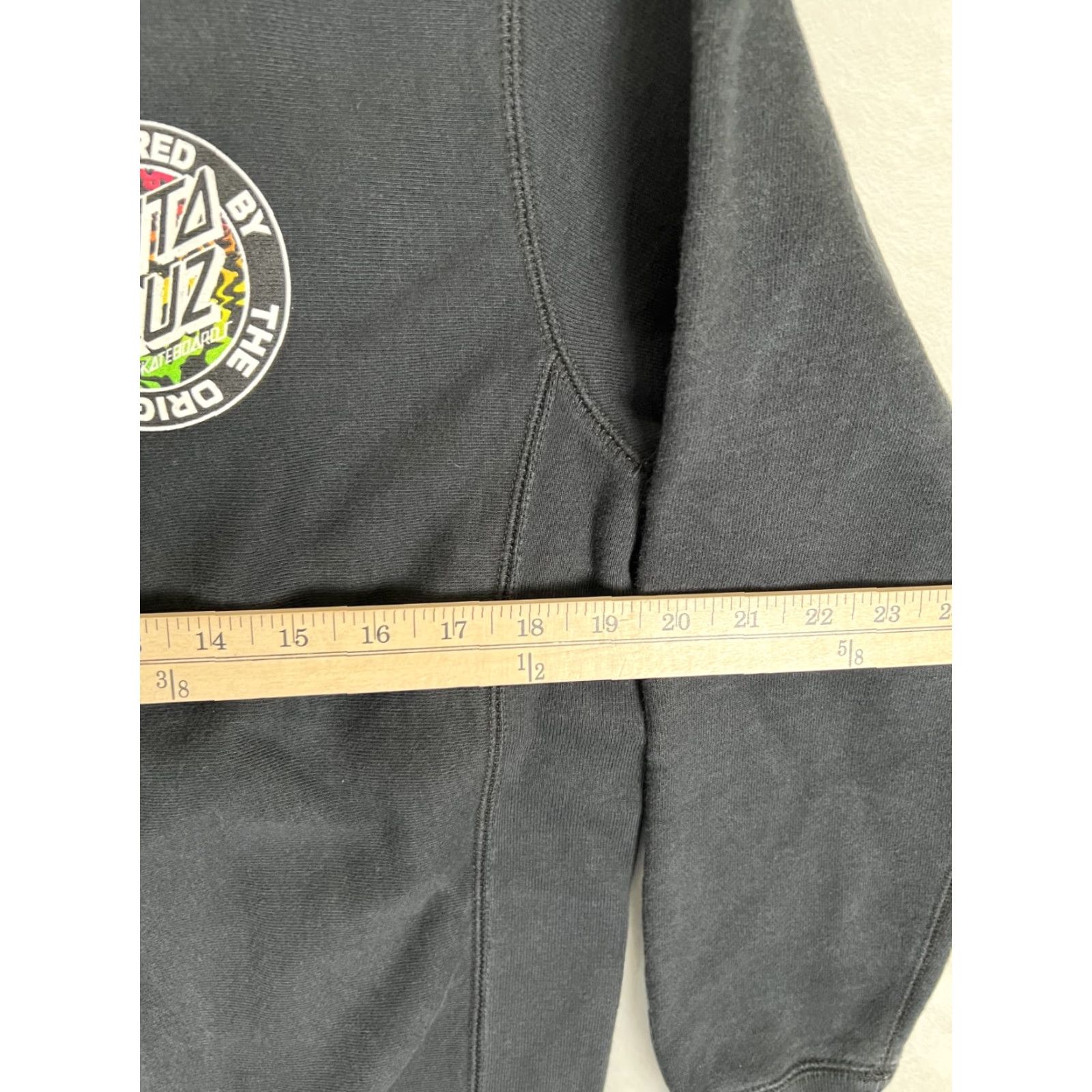 Vintage VINTAGE Santa Cruz Sweatshirt Crewneck Ragged OG Logo Mens Small Black Pullover Hooded Pockets 90s Skate Size US S / EU 44-46 / 1 - 4 Thumbnail