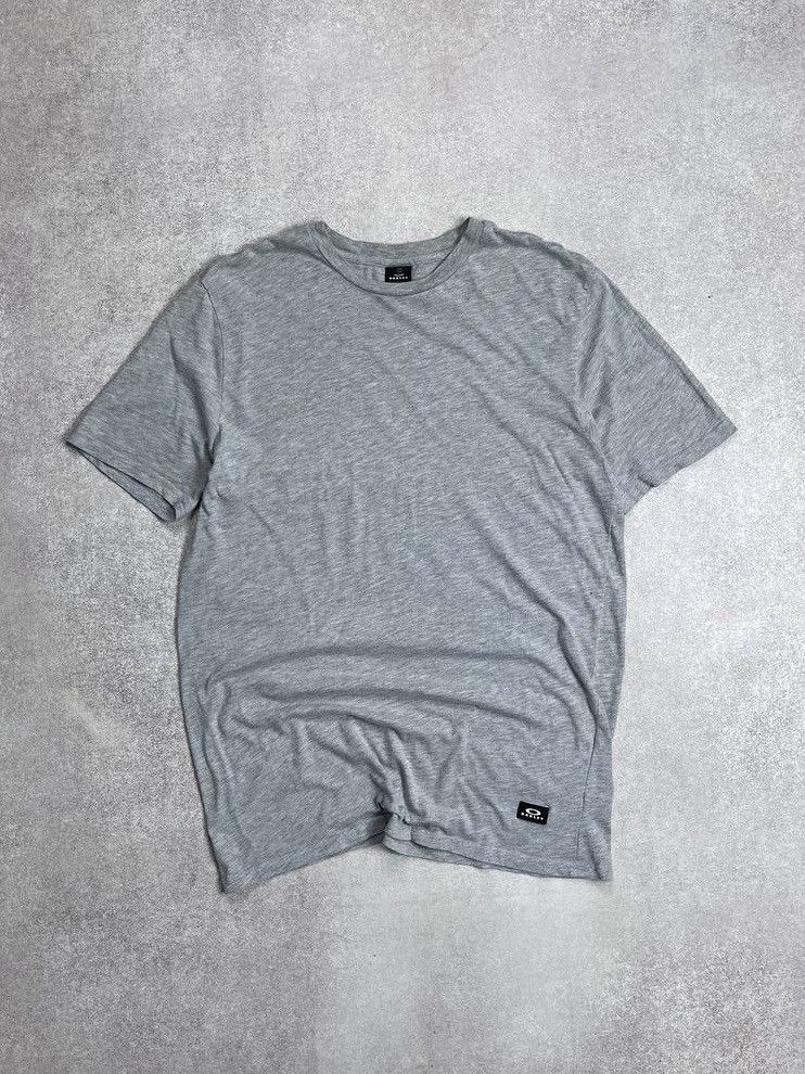 Oakley × Vintage Vintage Oakley Basic Small Logo T-shirt L Size US L / EU 52-54 / 3 - 1 Thumbnail