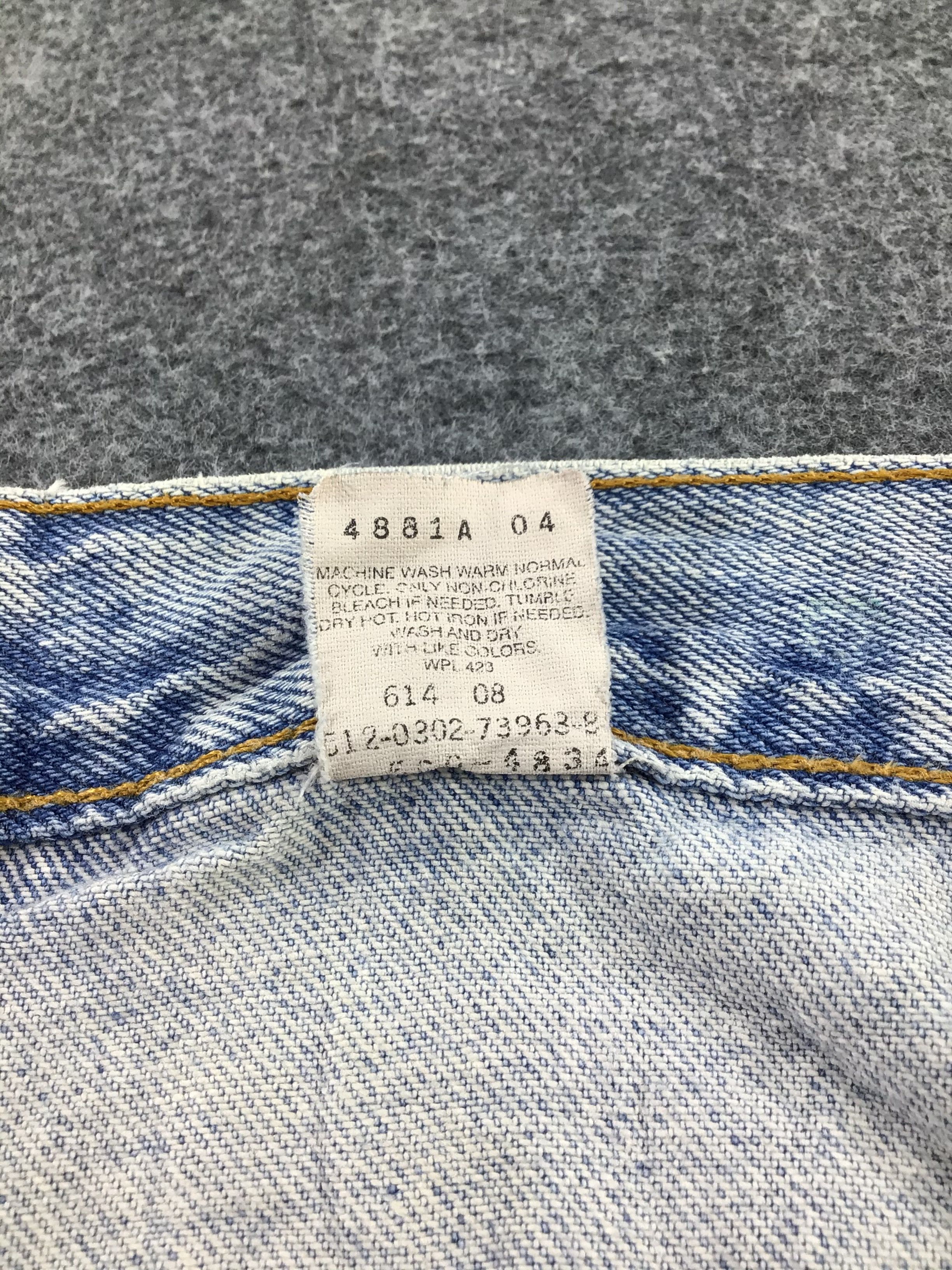 Levi's Vintage Levis 560 Jeans Light Wash Distress KJ267 Size US 34 / EU 50 - 11 Thumbnail