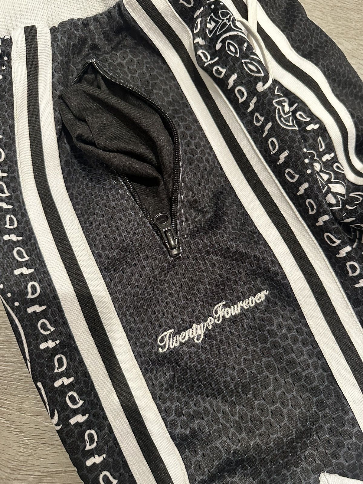 Collect and Select Collect & Select Paisley Swingman Shorts Size US 34 / EU 50 - 5 Thumbnail