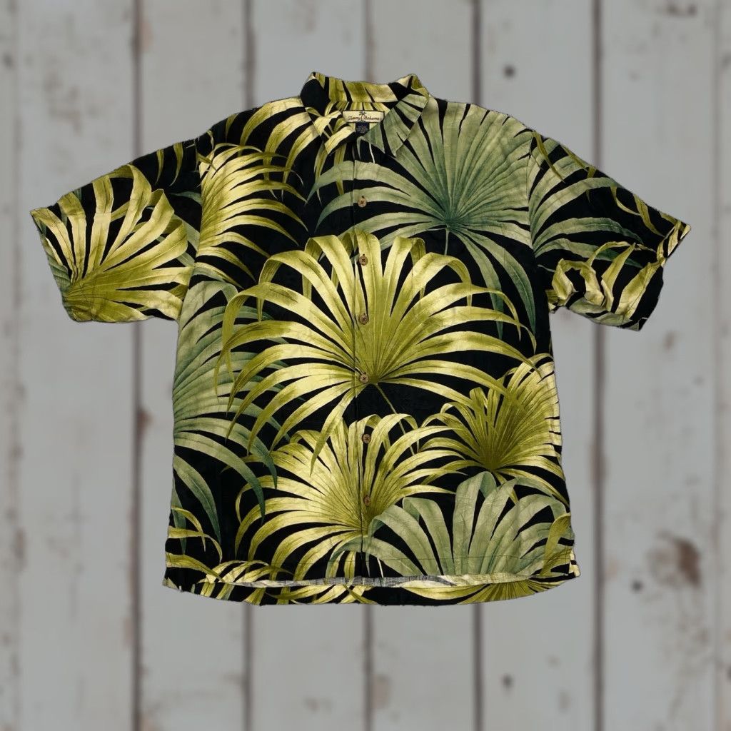Tommy Bahama VINTAGE Tommy Bahama Silk Hawaiian Shirt Men Large Black Short Sleeve Button-Up Collared Spread Beach Tropical Casual Aloha USA Mens Size US M / EU 48-50 / 2 - 1 Thumbnail