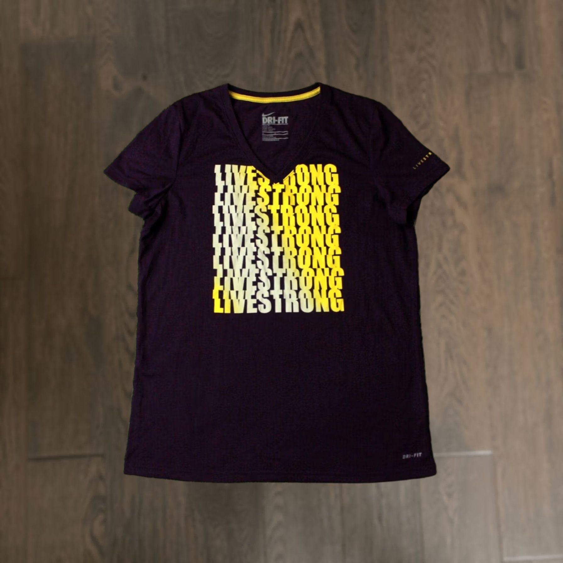 Nike Nike LIVESTRONG DRI-FIT 2013 ORIGINAL RUN TRAINING WOMEN SHIRT JERSEY M Violet LiveSTRONG Nike Dri-FIT Women Running Shirt Jersey M Women Shirts Size M / US 6-8 / IT 42-44 - 1 Thumbnail