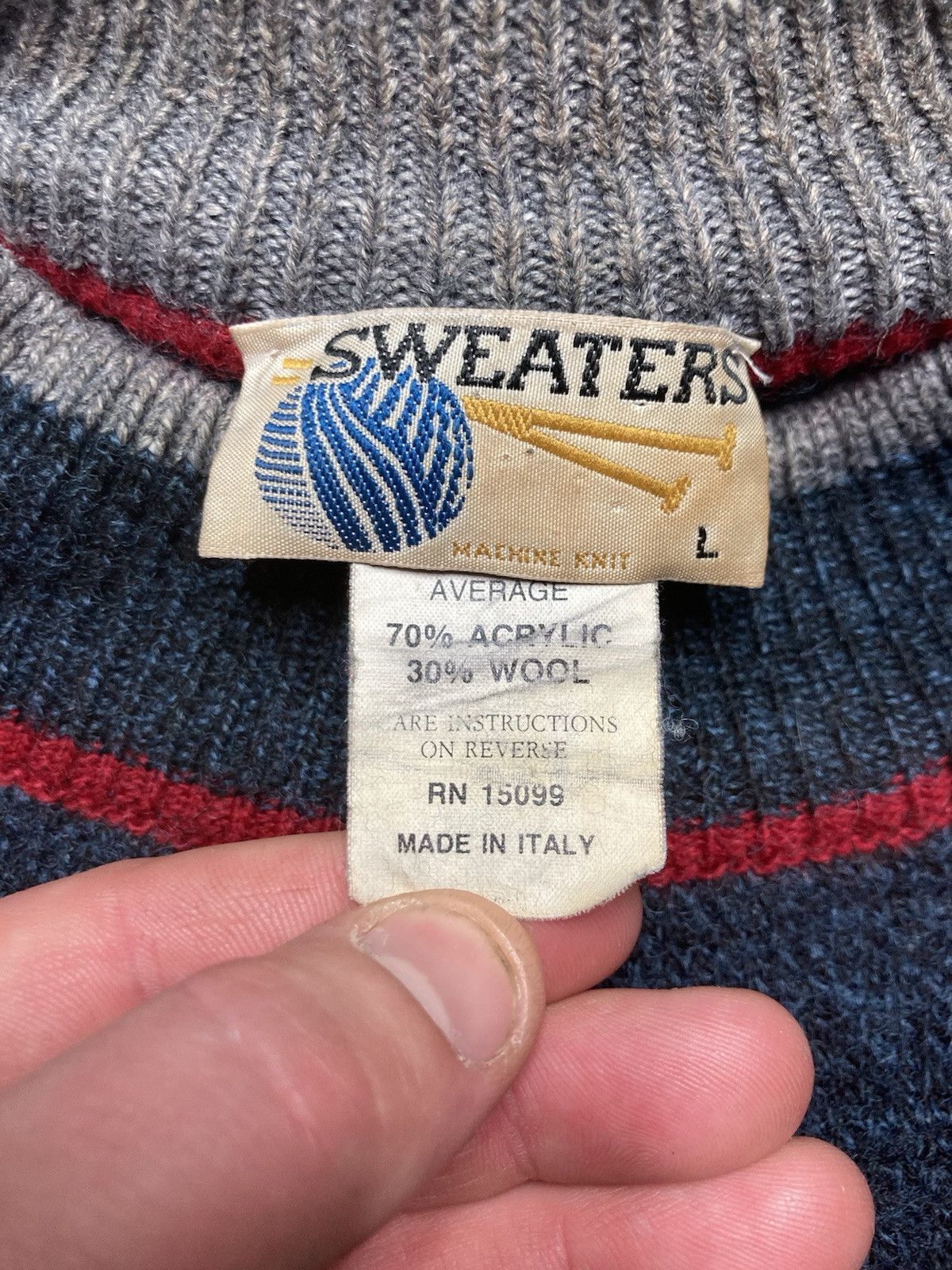Vintage knit sweater acrylic wool taly fair isle abstract floral L Size US L / EU 52-54 / 3 - 4 Thumbnail
