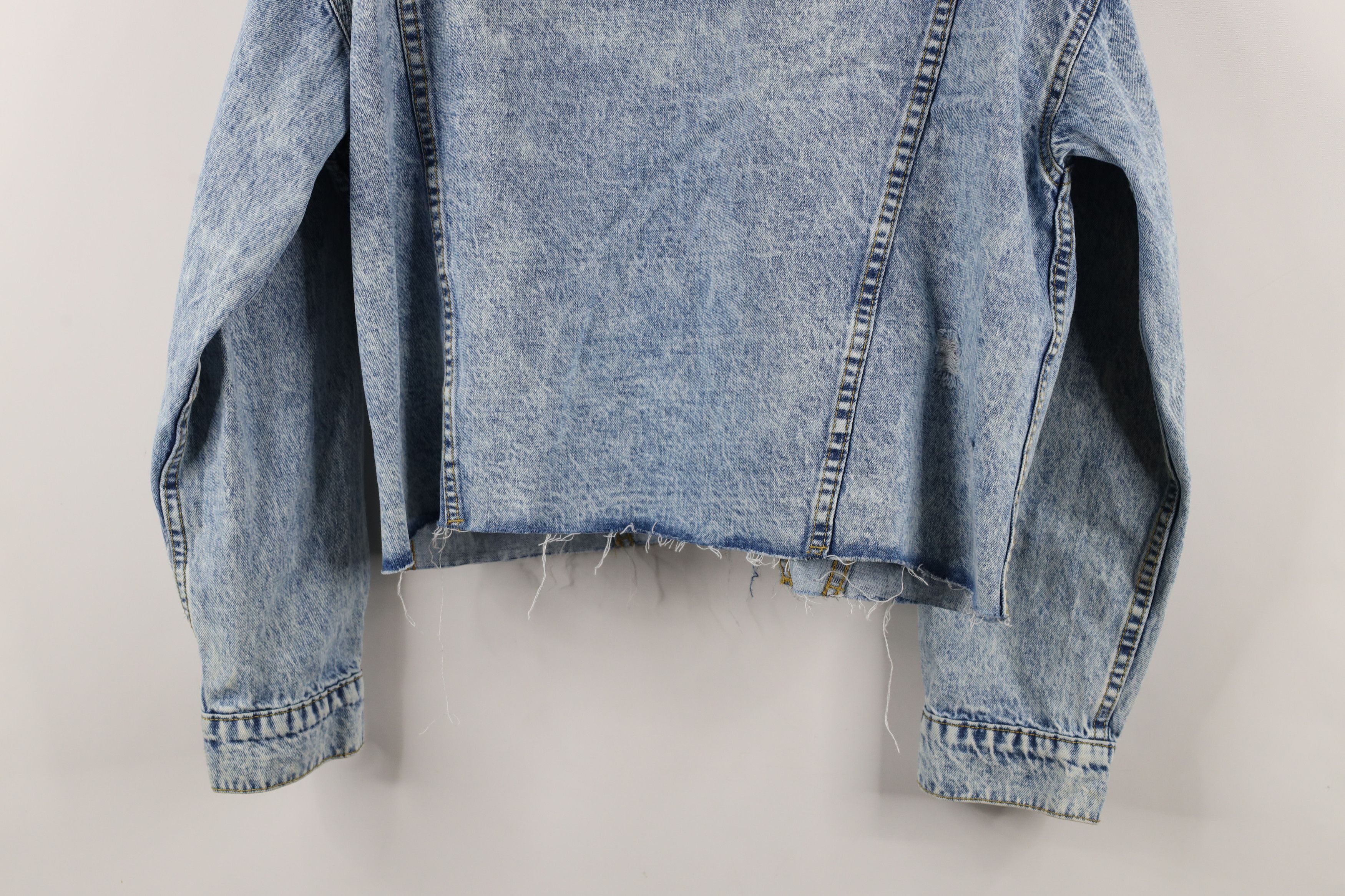 Vintage Buckle BKE Cropped Acid Wash Hooded Denim Trucker Jacket Size L / US 10 / IT 46 - 16 Thumbnail