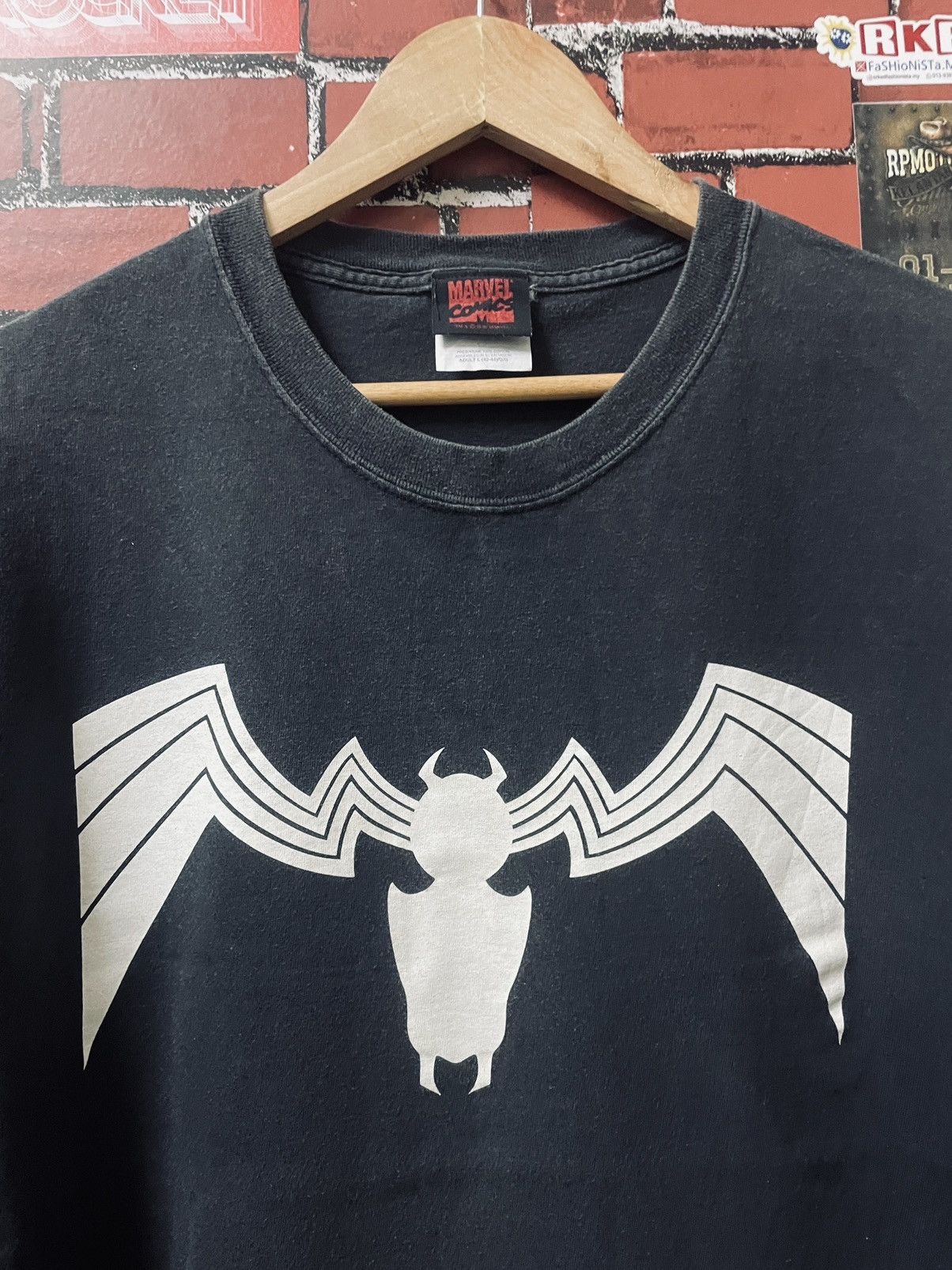 Marvel Comics VINTAGE MARVEL COMICS VENOM SPIDER EMBLEM TEE Size US L / EU 52-54 / 3 - 4 Thumbnail
