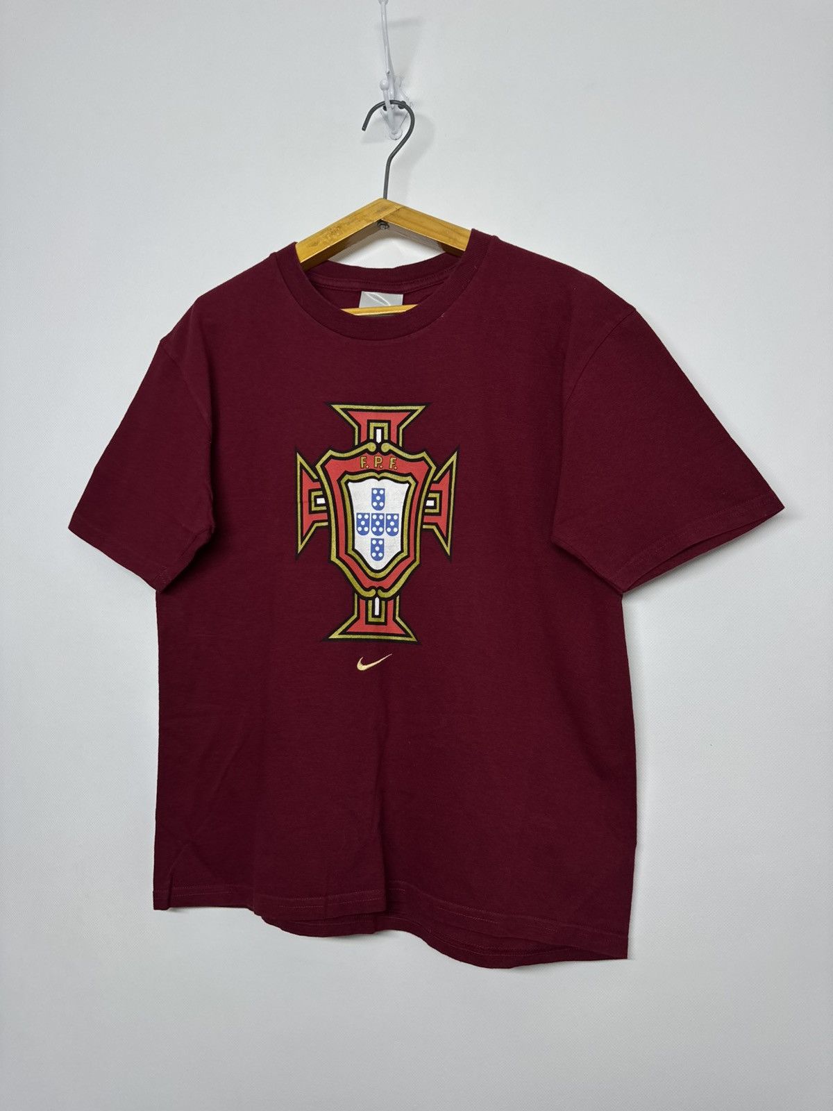 Nike Vintage Y2k Nike Portugal Football Center Swoosh T-shirt Size US S / EU 44-46 / 1 - 7 Thumbnail