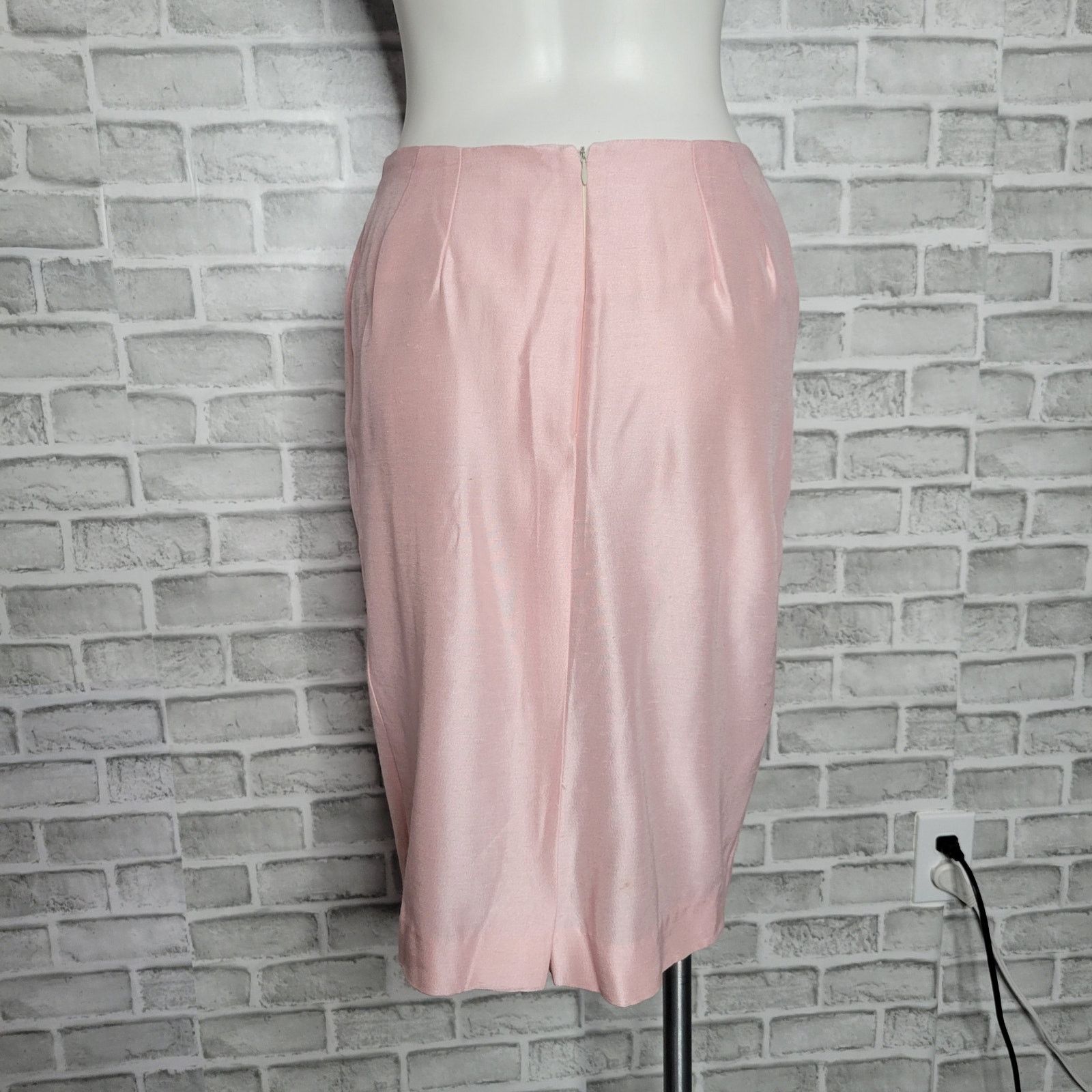 Vintage VTG 80s Madonna Pink, Lace & Sequin 2 Piece Skirt/Blazer Set Size 28" / US 6 / IT 42 - 6 Thumbnail
