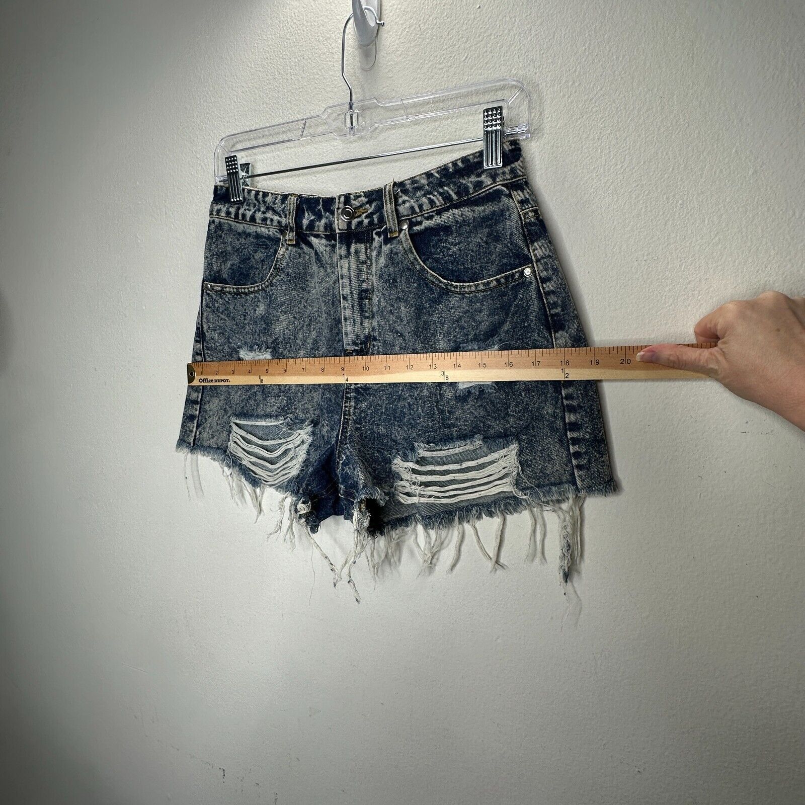 Other Hyfve Med Blue Acid Wash Distress Raw Hem High Waist Short M Size 30" / US 8 / IT 44 - 9 Thumbnail