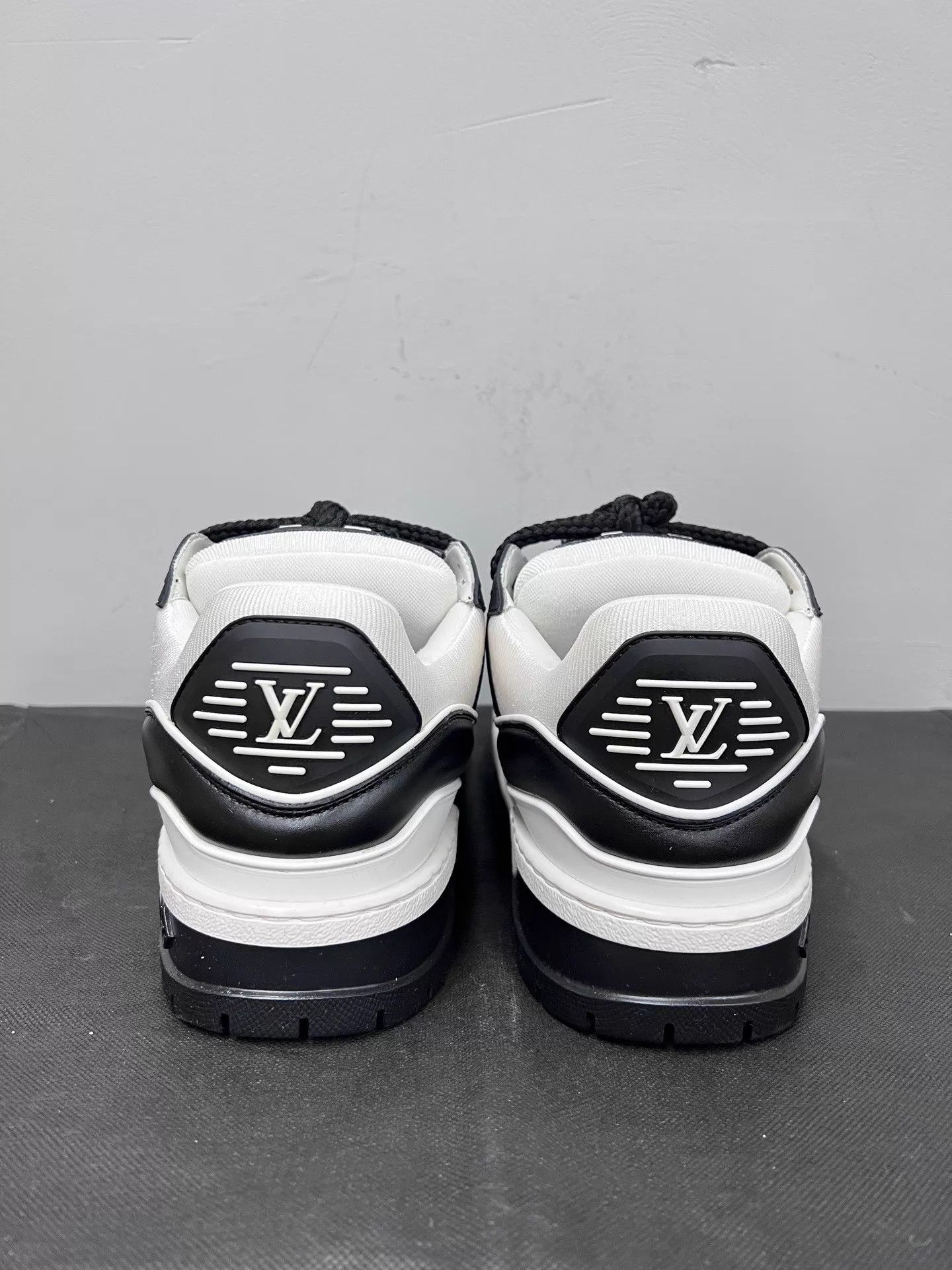 Louis Vuitton LV Trainer Maxi Black White 8/42 Mint Worn 2x Box Size US 9 / EU 42 - 3 Thumbnail