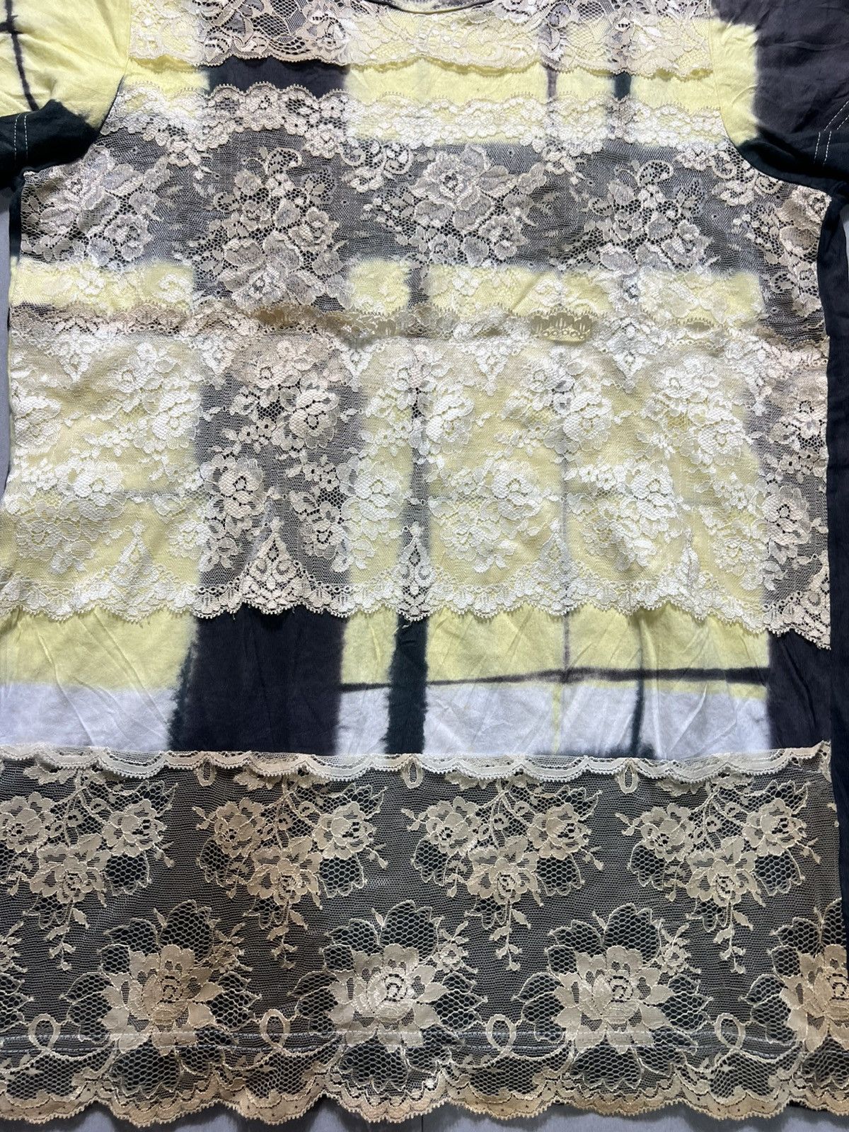 Comme des Garcons Tao CDG - Lace Patched Tee Size M / US 6-8 / IT 42-44 - 2 Thumbnail