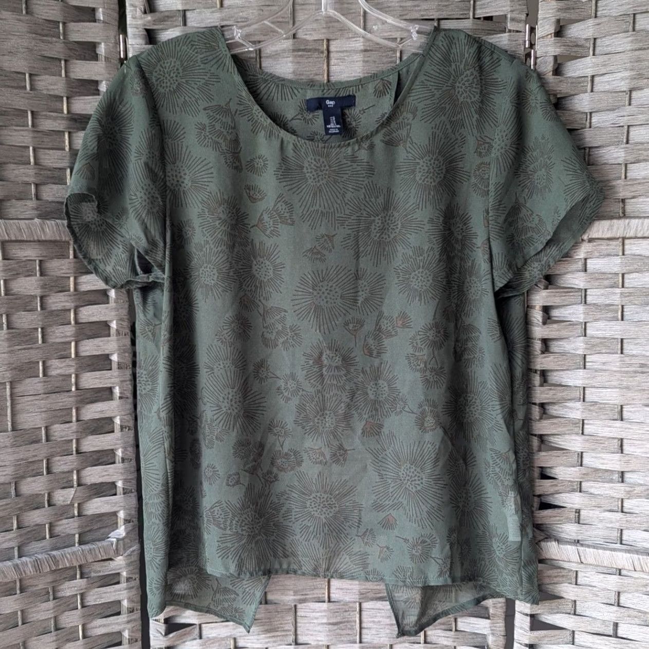 Gap Gap Blouse Short Sleeve Abstract Sunburst Print Olive Green Women Sz S Slit Back Split Back Round Neck Size S / US 4 / IT 40 - 2 Thumbnail