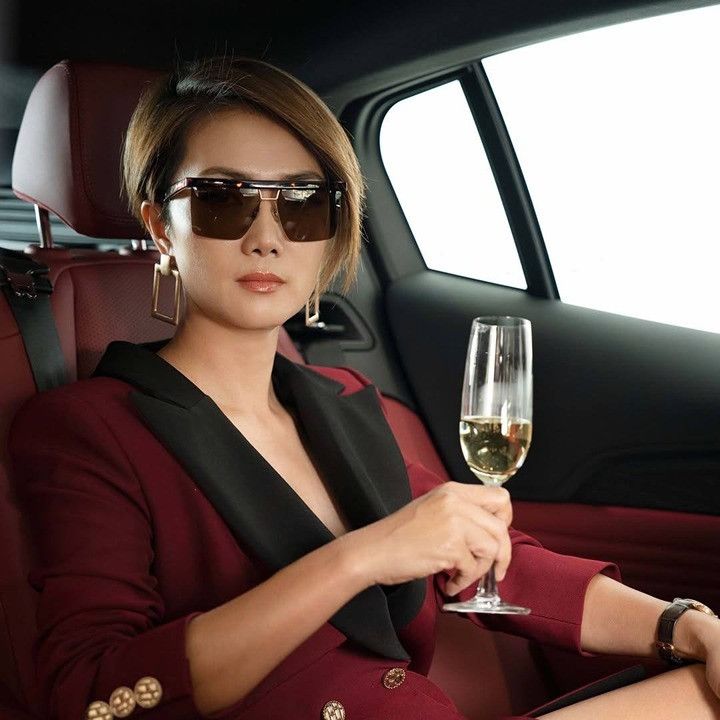 Max Mara Max Mara MM0072 01A Sunglasses Shiny Black Square Frame Size ONE SIZE - 3 Thumbnail