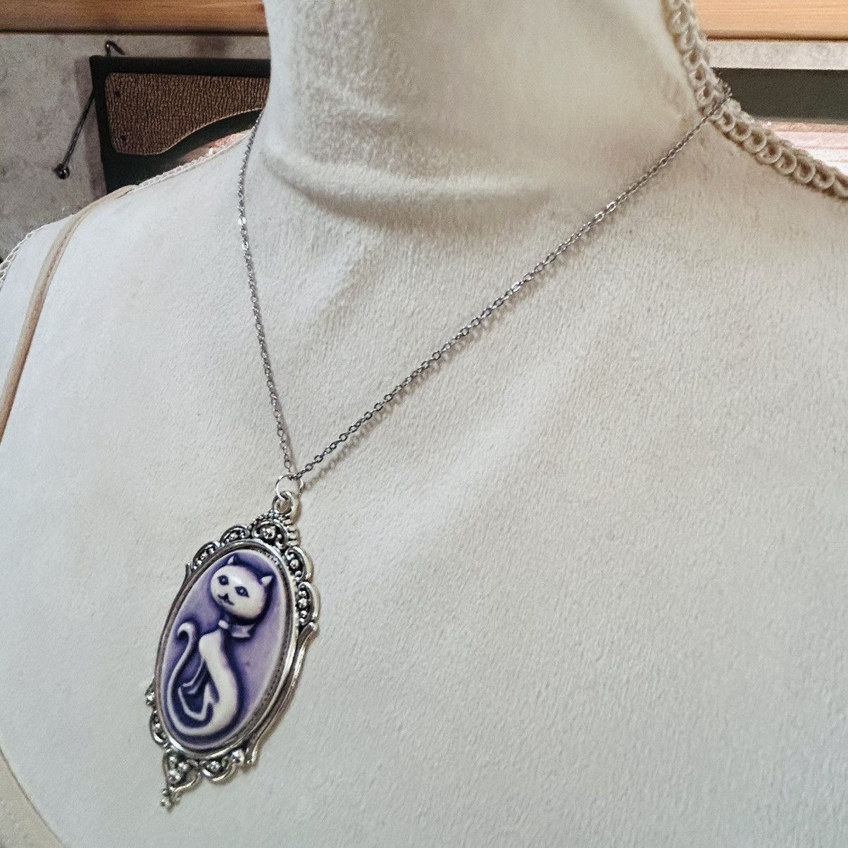 Handmade Handcrafted purple sitting pretty kitty cat cameo necklace Size ONE SIZE - 3 Thumbnail