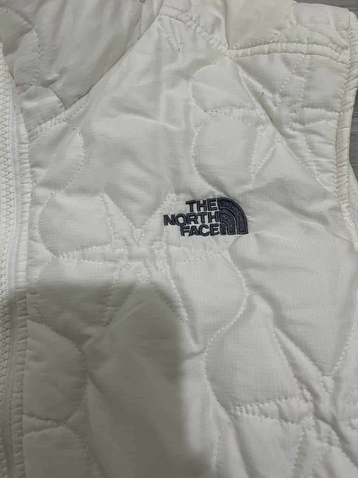 The North Face North Face White Puffer Vest Size M / US 6-8 / IT 42-44 - 2 Thumbnail