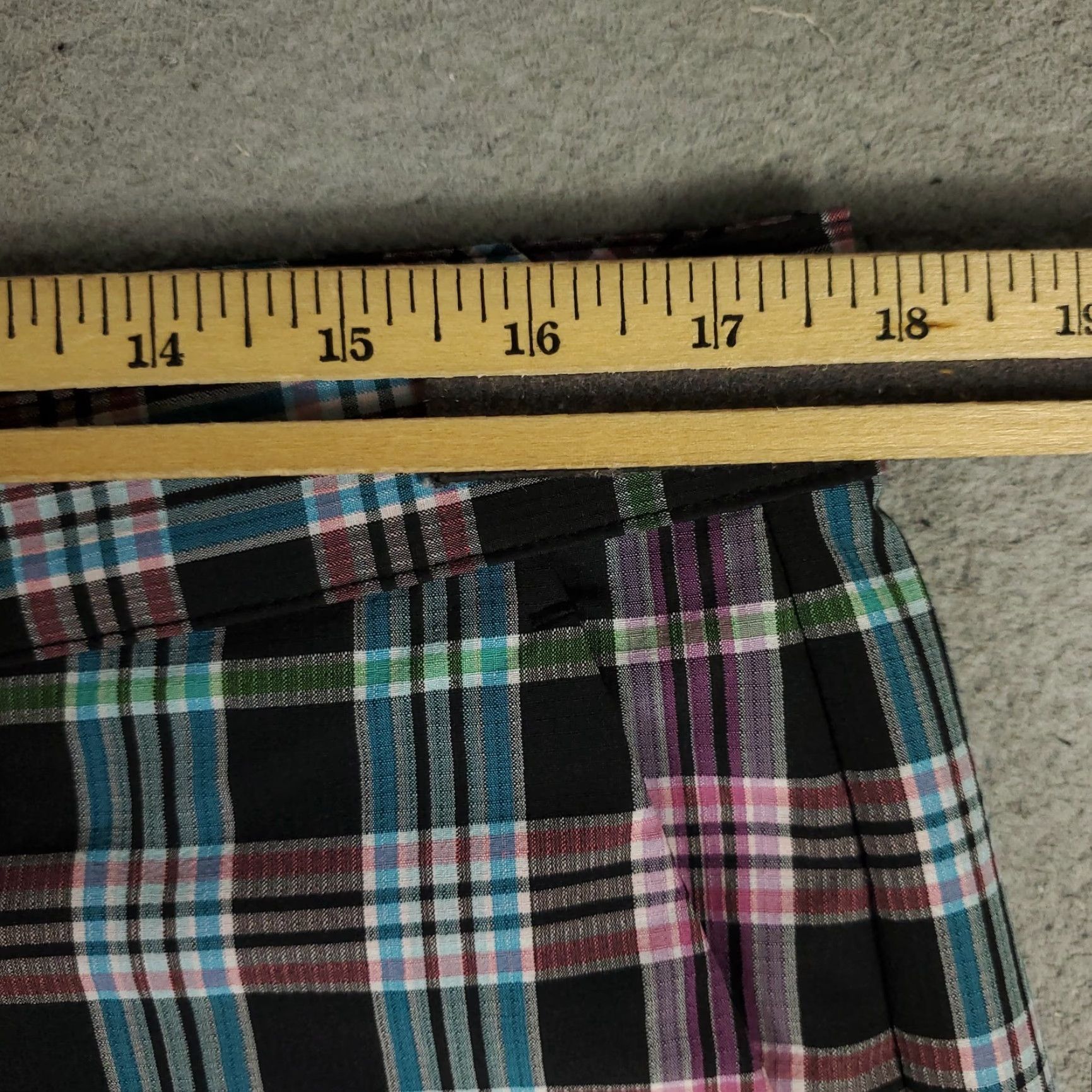 Tommy Bahama Tommy Bahama Shorts Mens 35 Plaid Black Polyester Chino Flat Front Casual Flat Front Chino Mens 35 Tommy Bahama Shorts Black Plaid Casual Asian?? Size US 35 - 4 Thumbnail