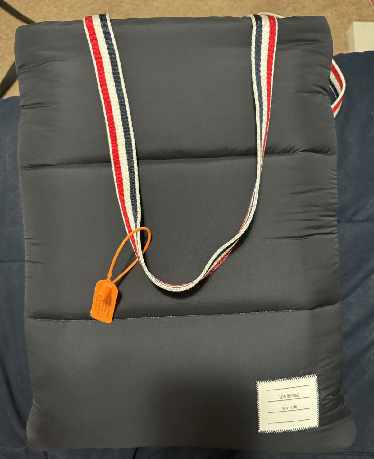 Thom Browne Thom Browne Quilted padded nylon taffeta tote in navy Size ONE SIZE - 9 Thumbnail