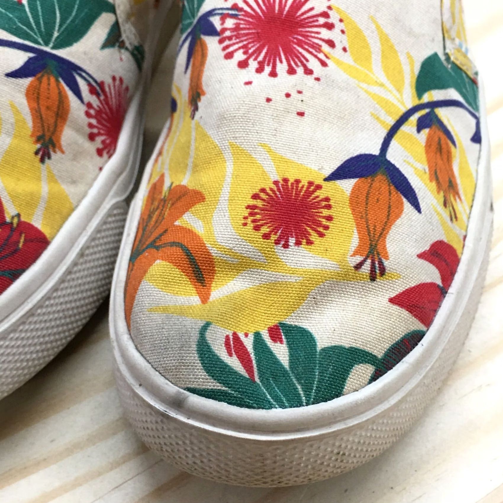 Toms TOMS Loafer Womens 6 White Trvl Lite Hawaiian Floral Slip On Sneaker Casual Shoes Size US 6 / IT 36 - 5 Thumbnail