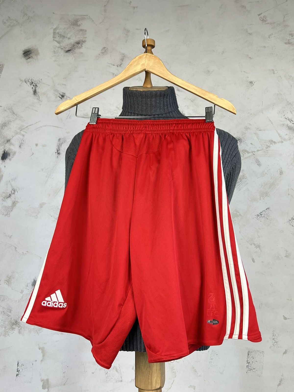 Adidas Adidas Liverpool Shorts Size M Size US 32 / EU 48 - 7 Thumbnail