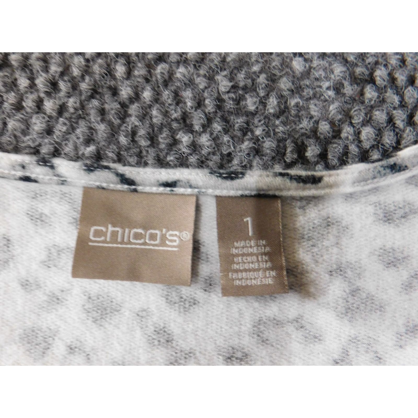 Vintage Chicos Size 1 Sweater gray animal print knit stretch rayon roundneck Size XS / US 0-2 / IT 36-38 - 5 Thumbnail