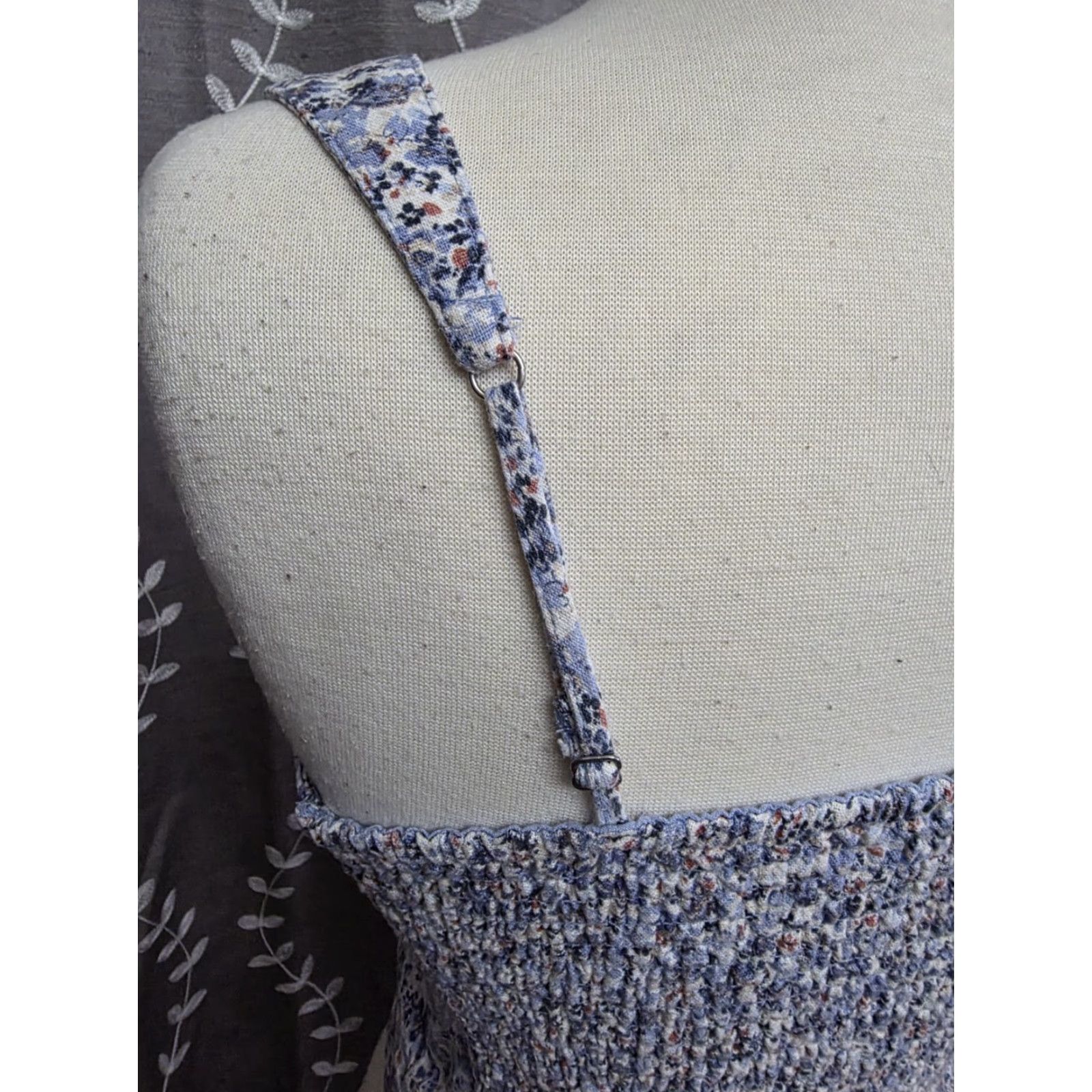 Abercrombie & Fitch Abercrombie & Fitch Linen Blend Crop Cami Tank Top Blue Flowers Stretch Small Women Tank Sleeveless V-Neck Spaghetti Pullover Slim Size S / US 4 / IT 40 - 4 Thumbnail